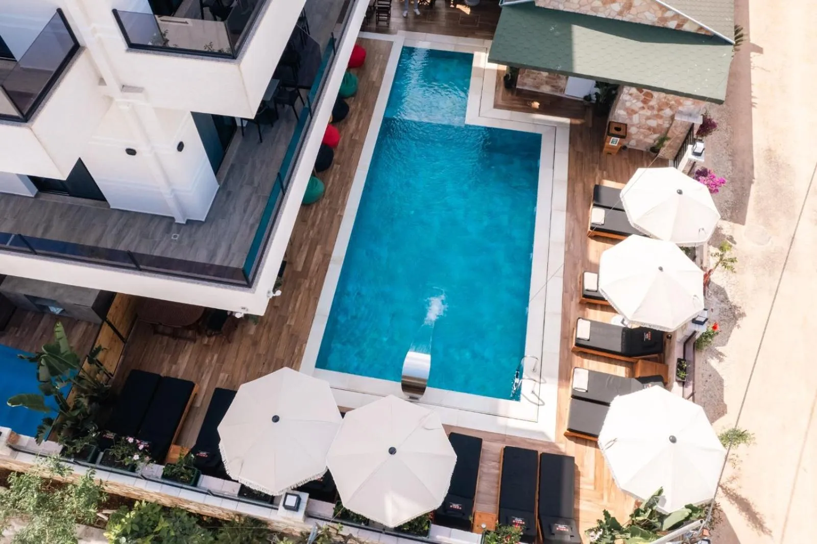 Swimming pool in Hotel Eagle