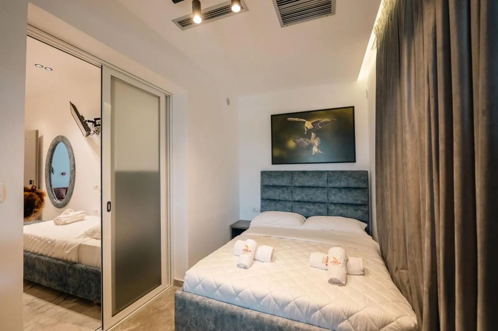 Bathroom, Bed in Hotel Eagle