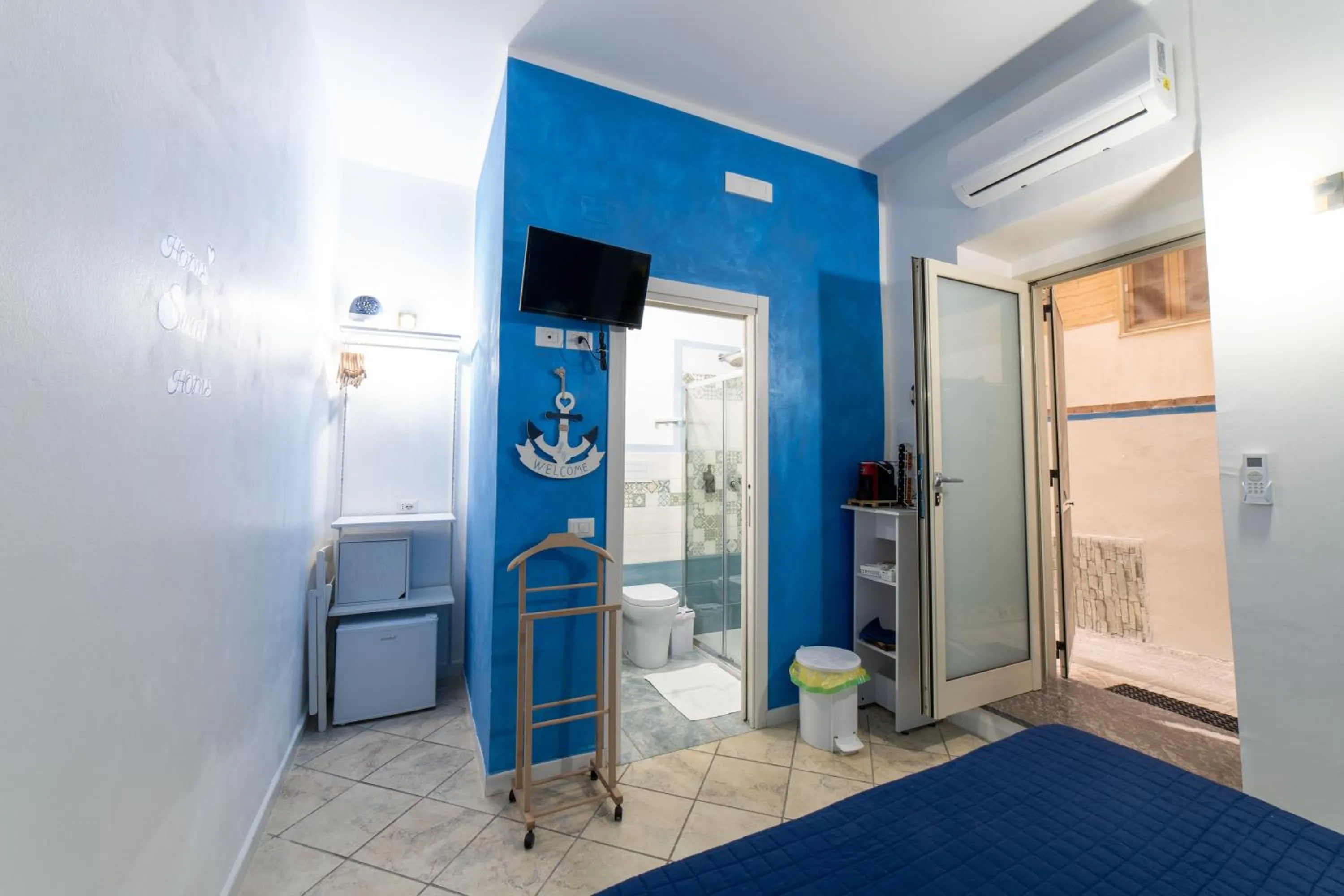 Shower, Bed in B&b Anna's home