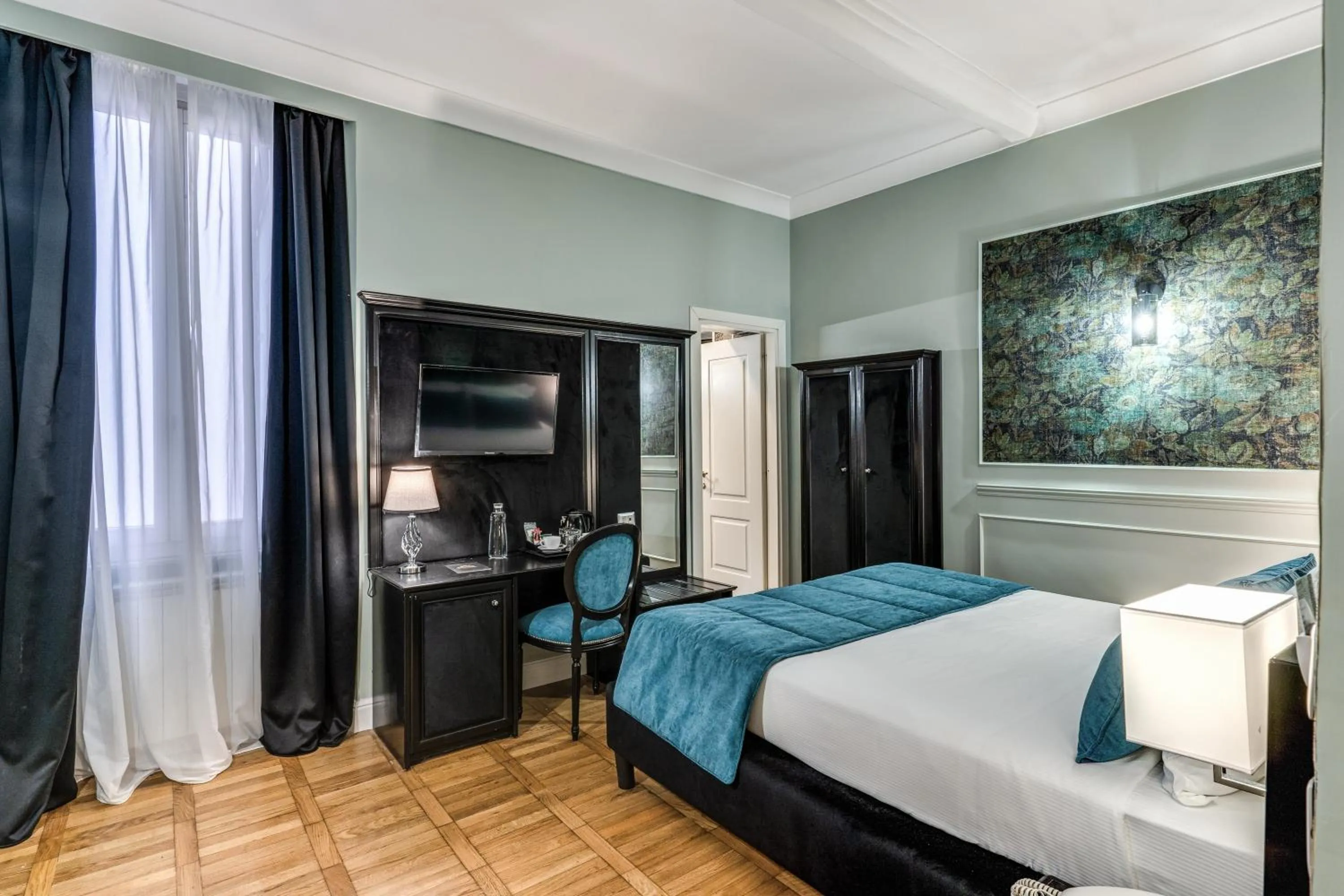 Double Room in Relais Fontana Di Trevi Hotel