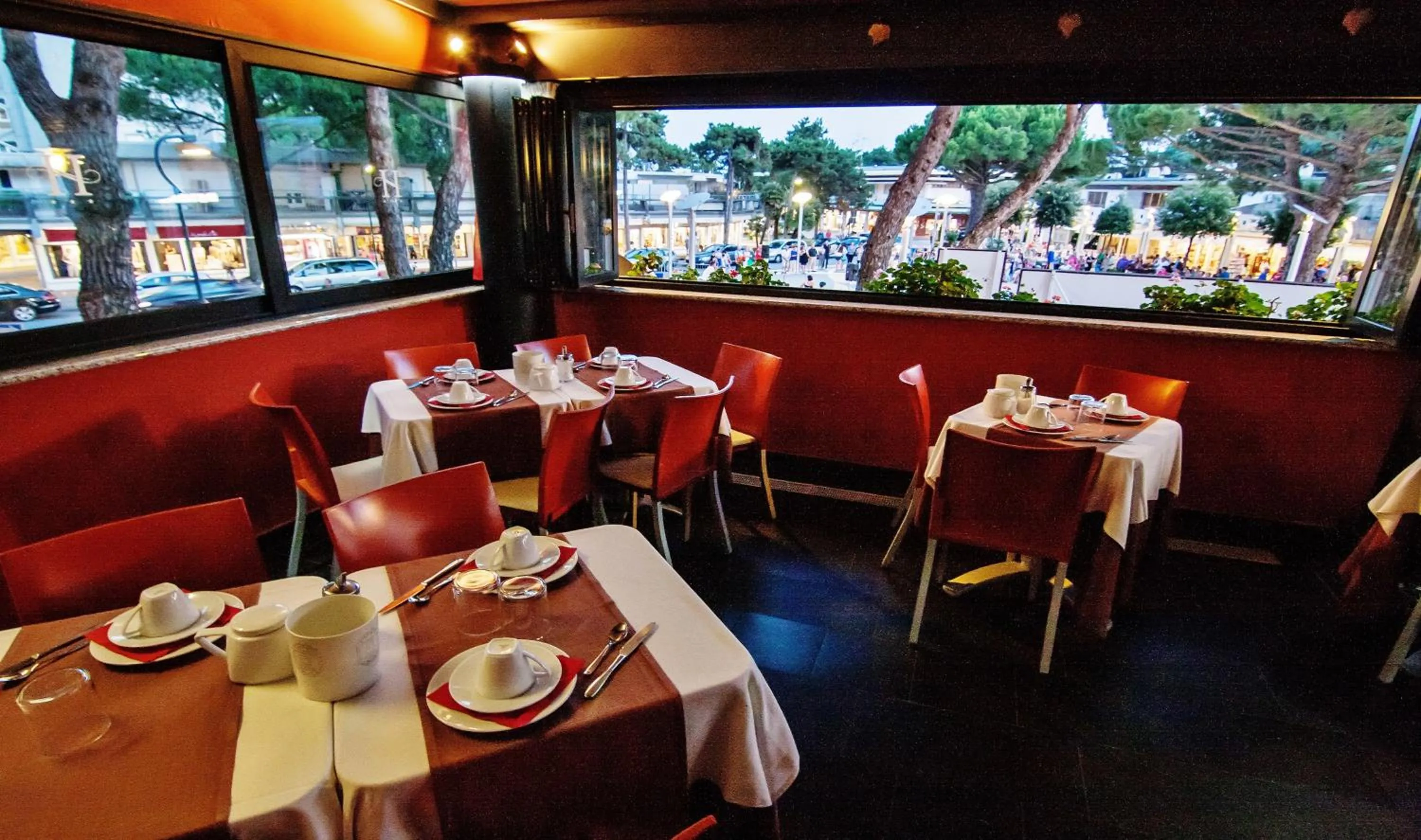 Communal lounge/ TV room in Hotel Savoia