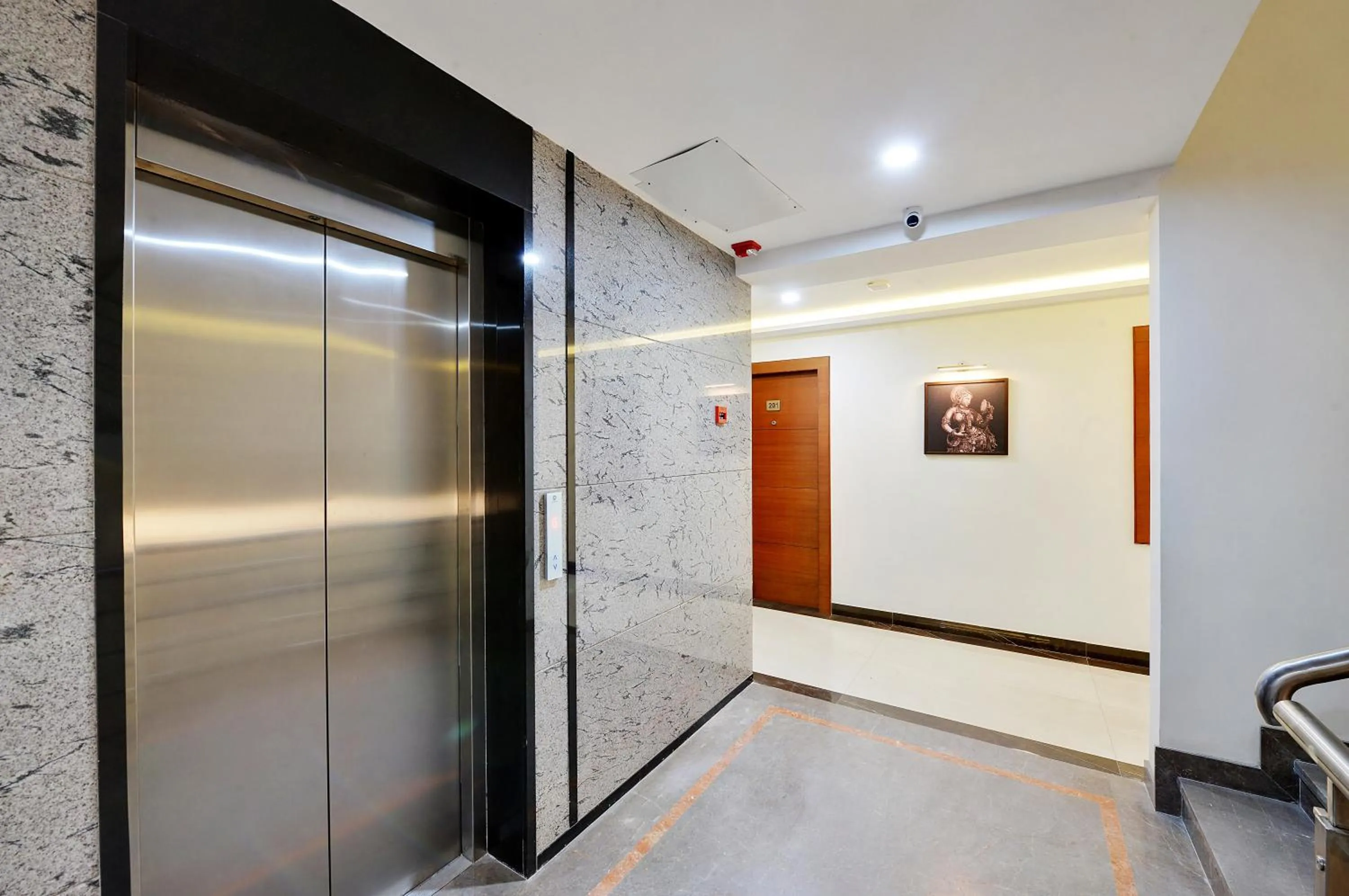 elevator in La Sara Gateway