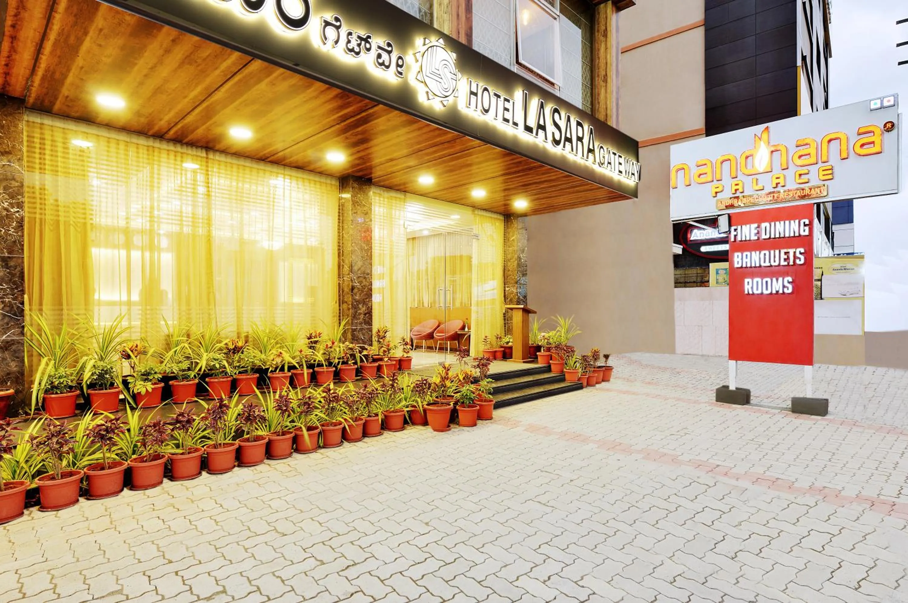 Facade/entrance in La Sara Gateway