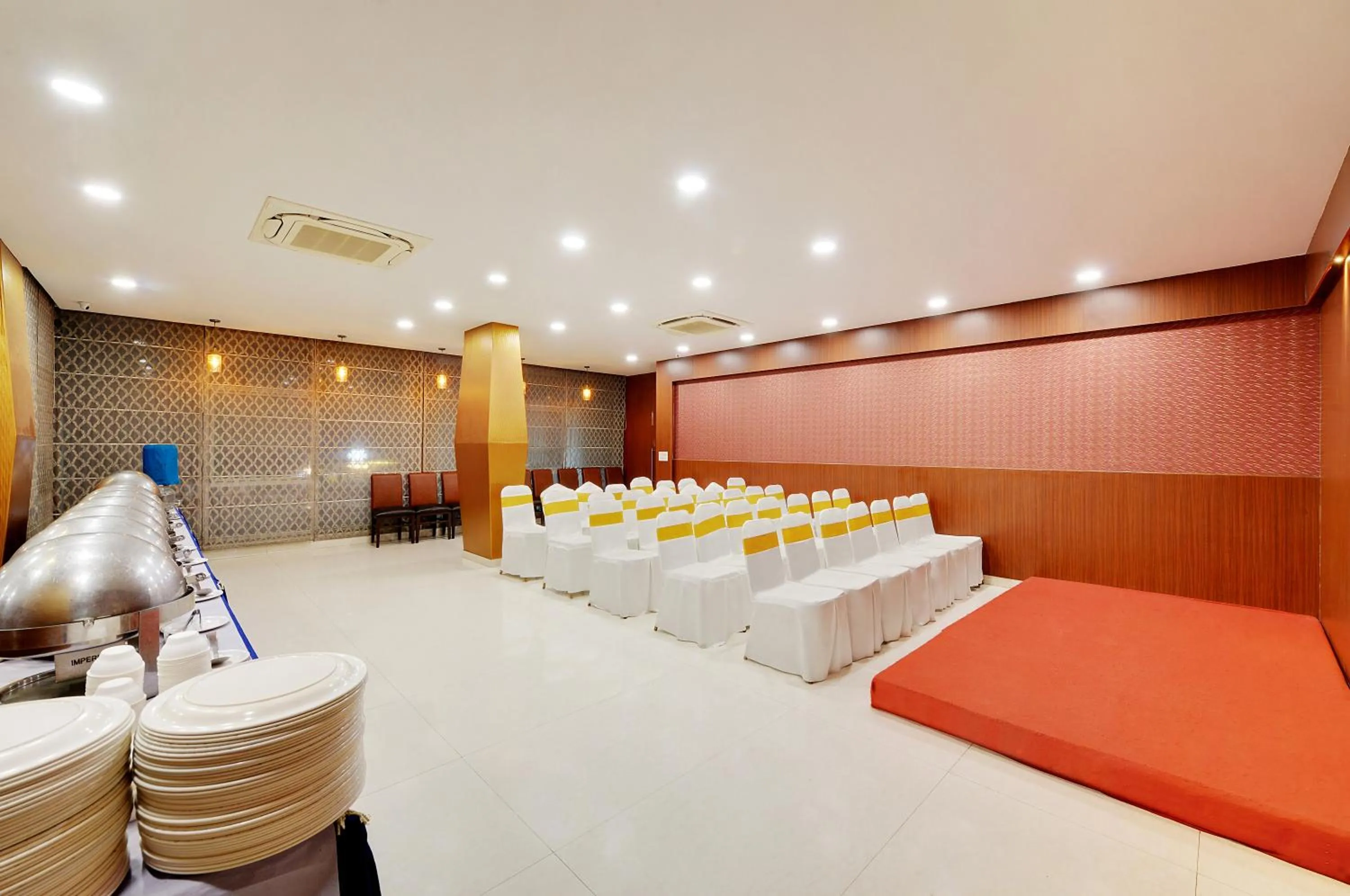 Business facilities in La Sara Gateway