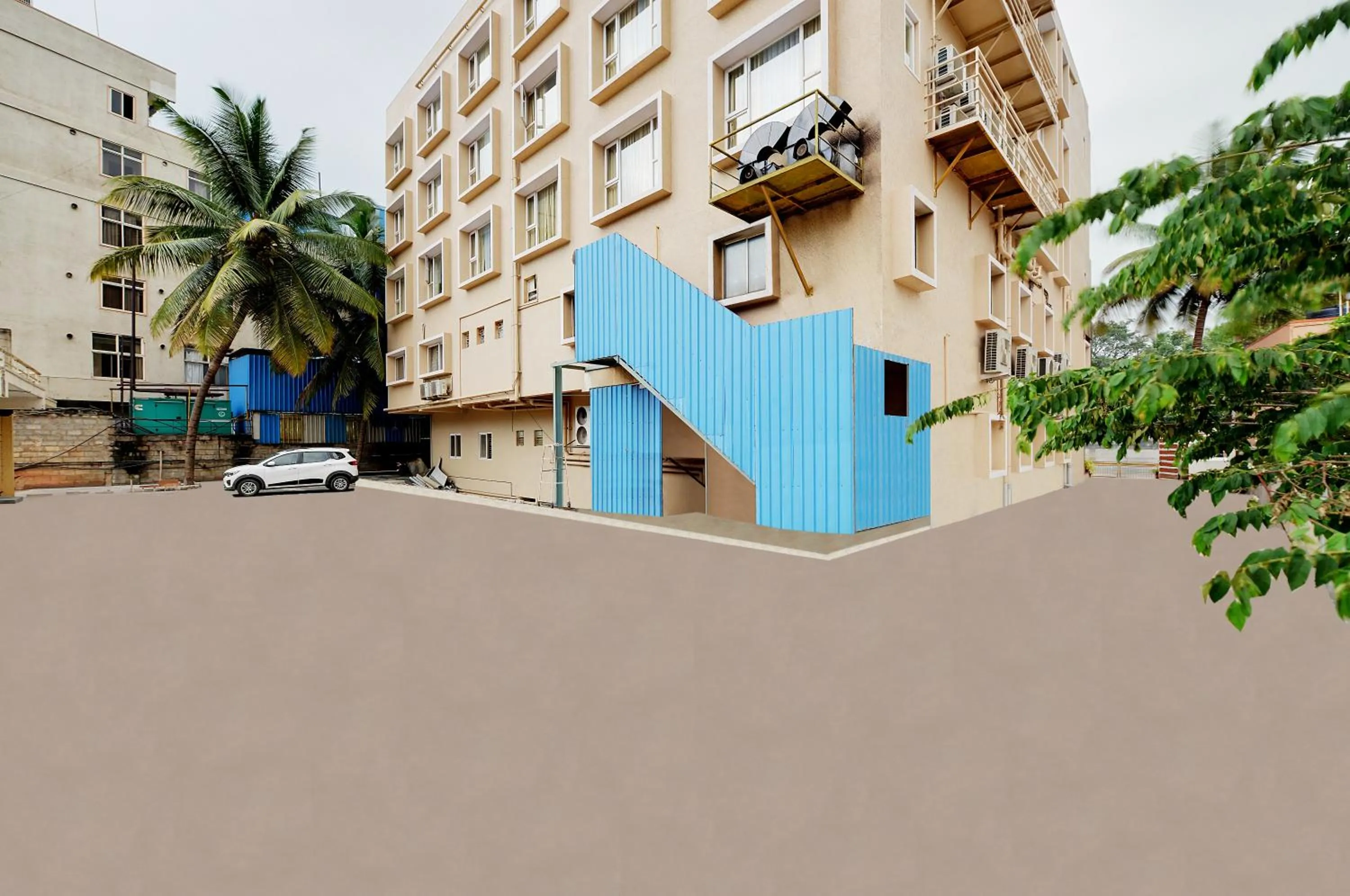 Property building in La Sara Gateway