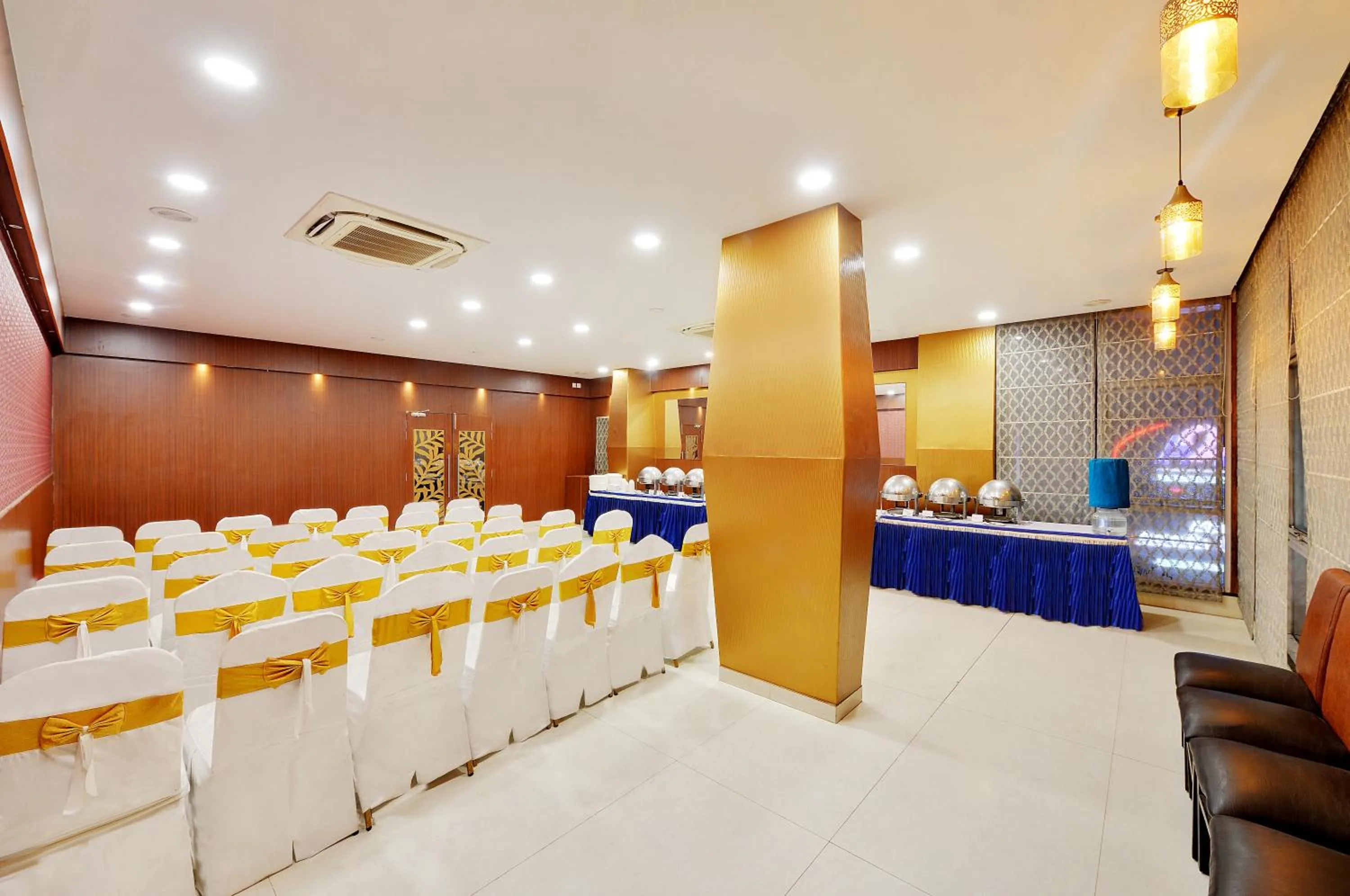 Business facilities in La Sara Gateway