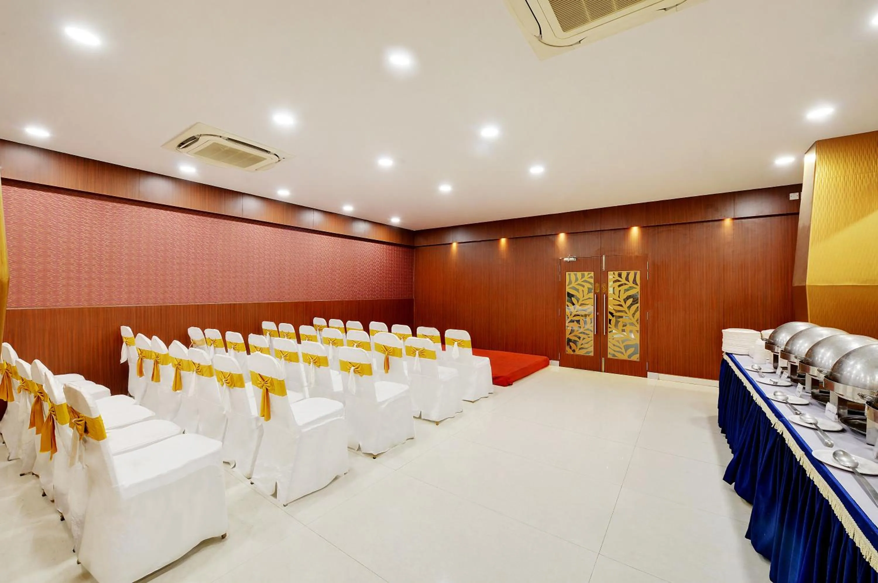 Business facilities in La Sara Gateway