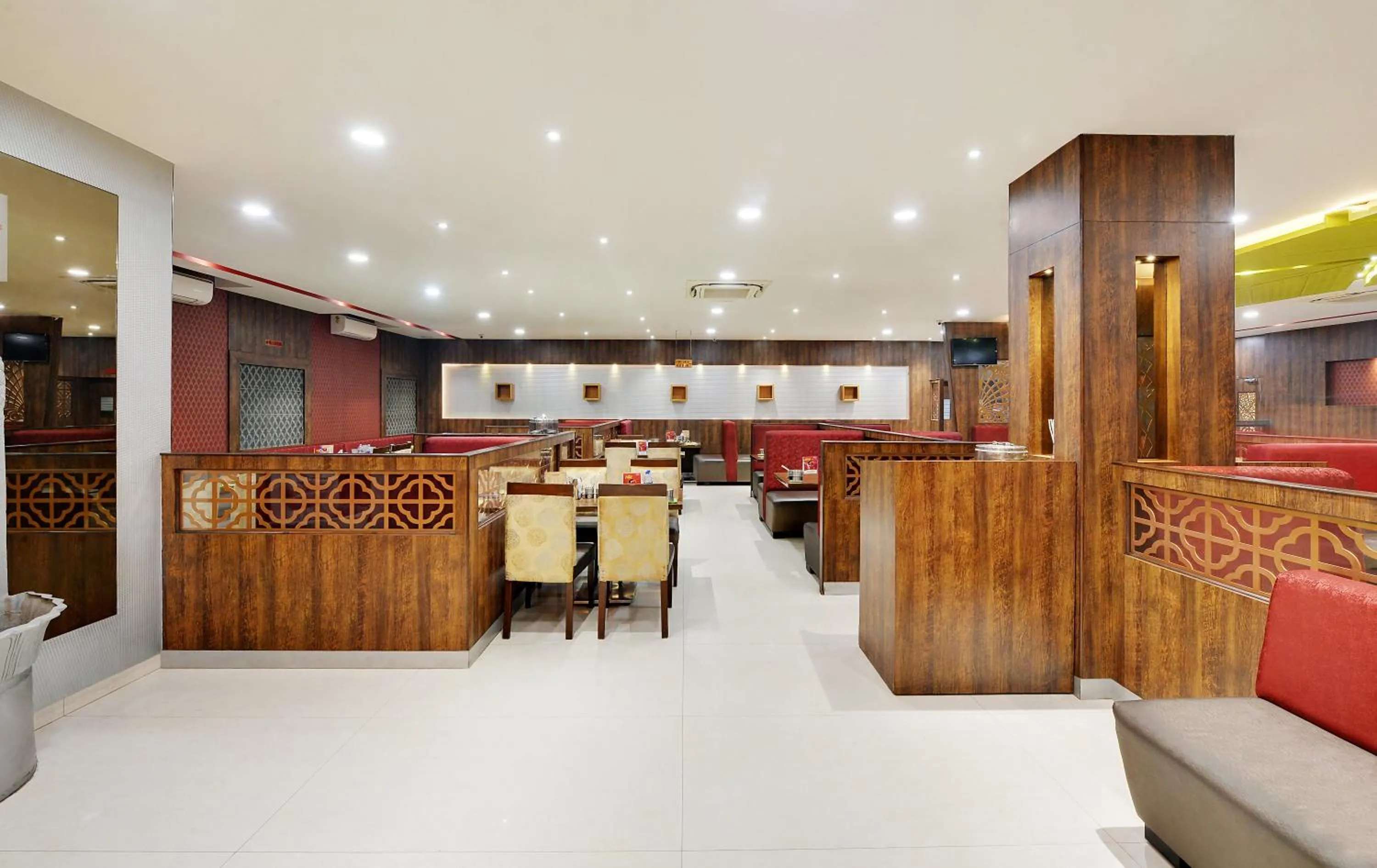 Restaurant/places to eat in La Sara Gateway