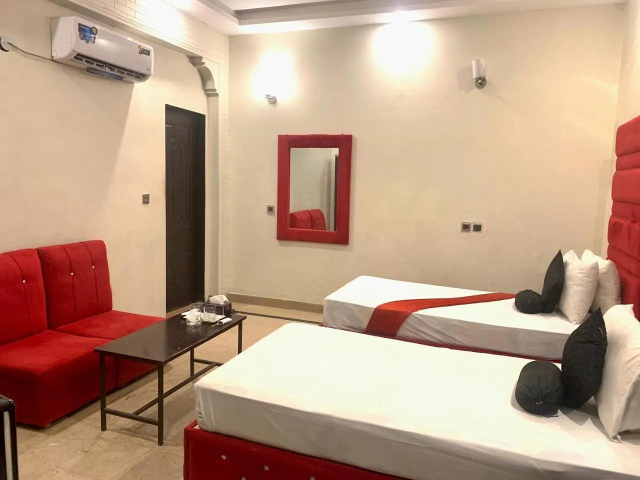 Large Twin Room in Hotel Royal Grand