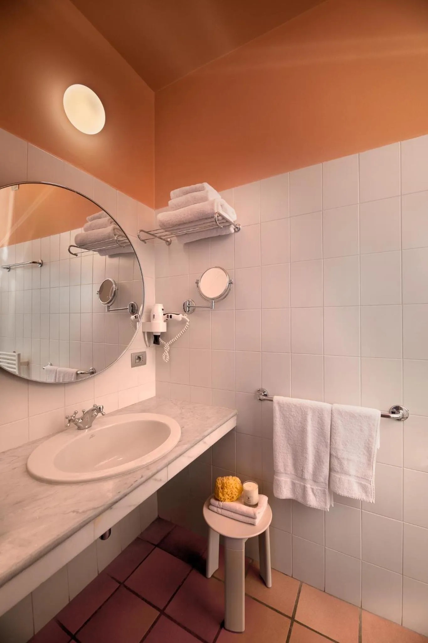 Toilet in La Pensione di Vignamaggio