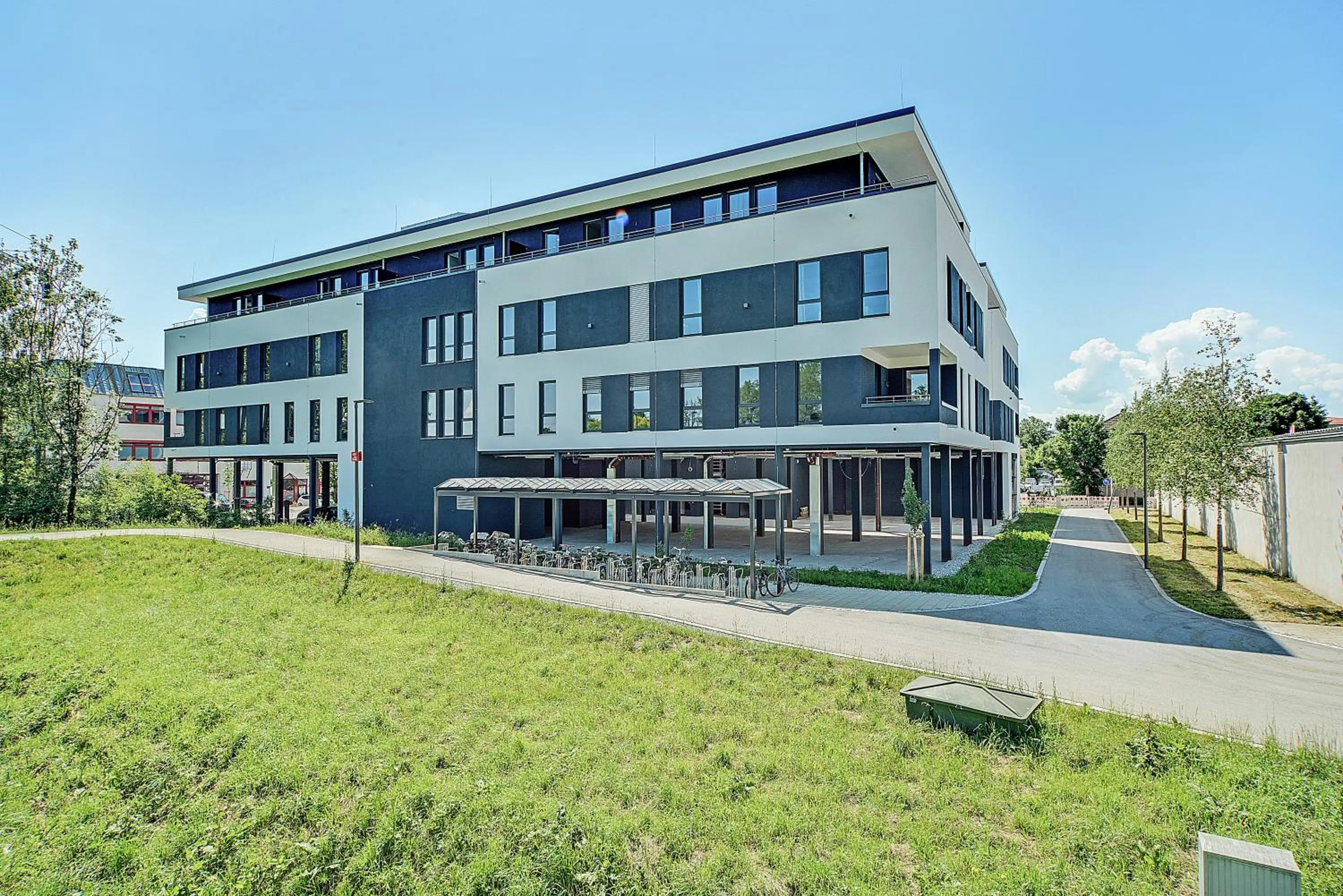 Property building in BRIGHT: Rosenheim Aicherpark