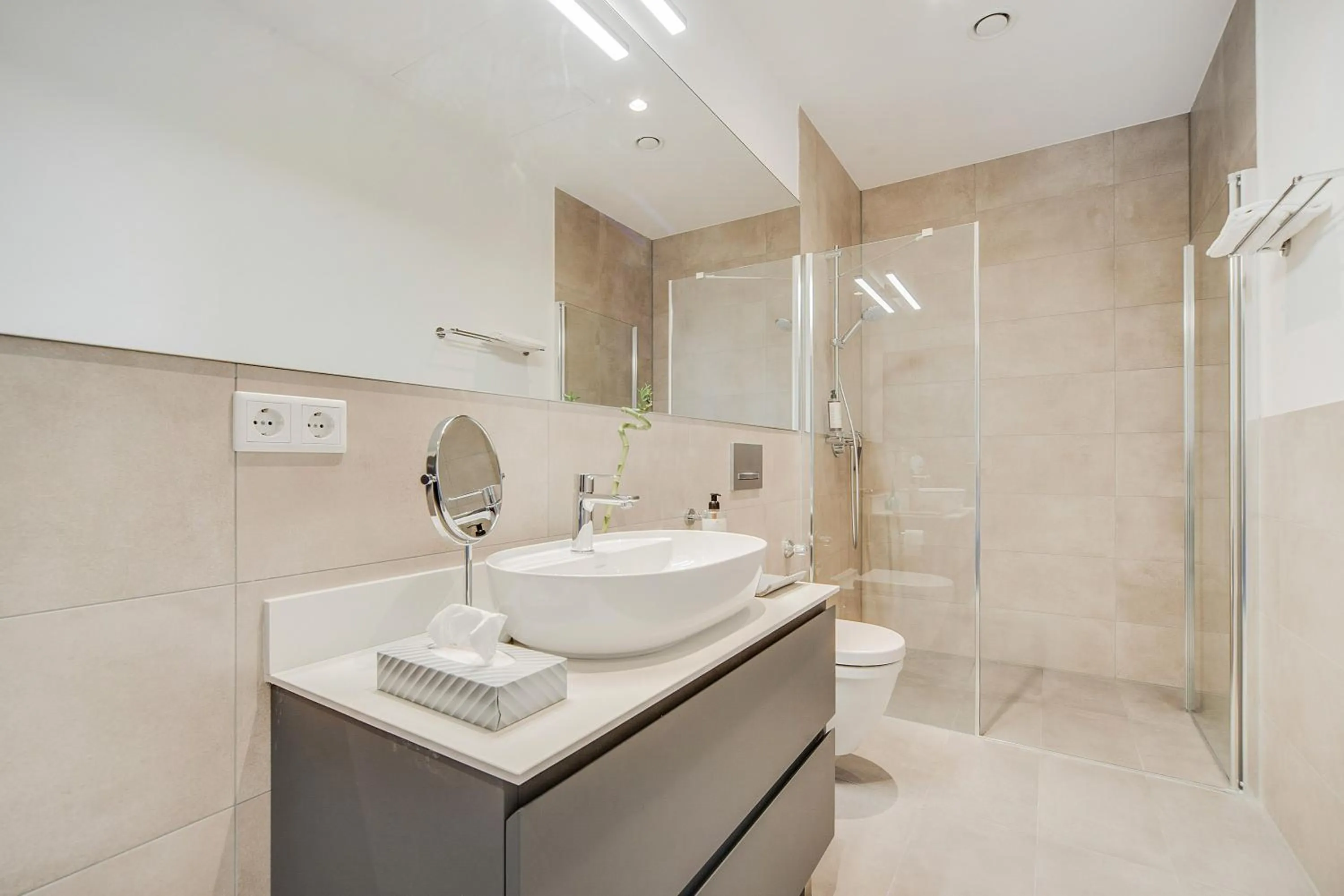 Bathroom in BRIGHT: Rosenheim Aicherpark