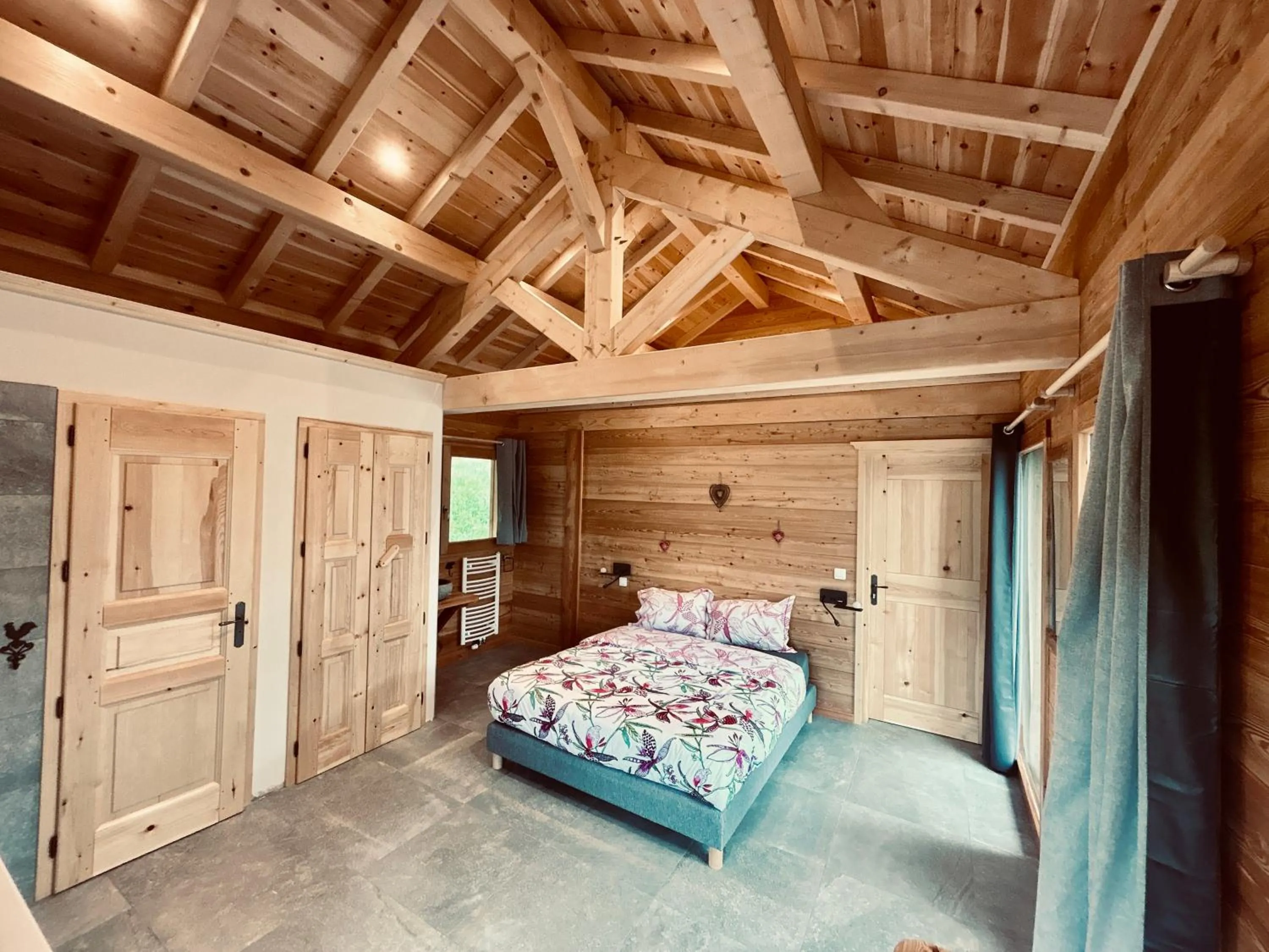 Photo of the whole room, Bed in Gîte Chalet La Vie Sauvage