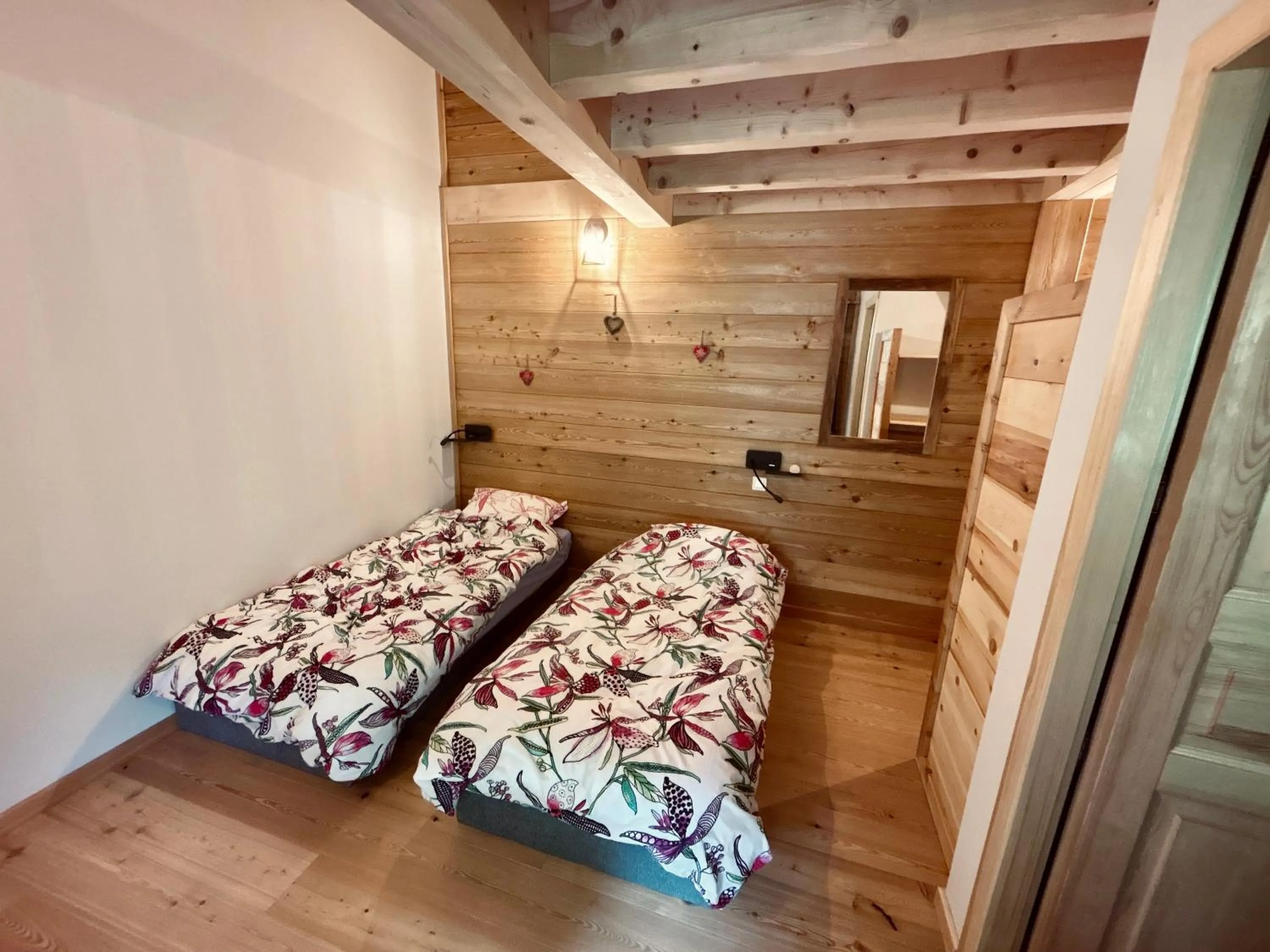 Photo of the whole room, Bed in Gîte Chalet La Vie Sauvage