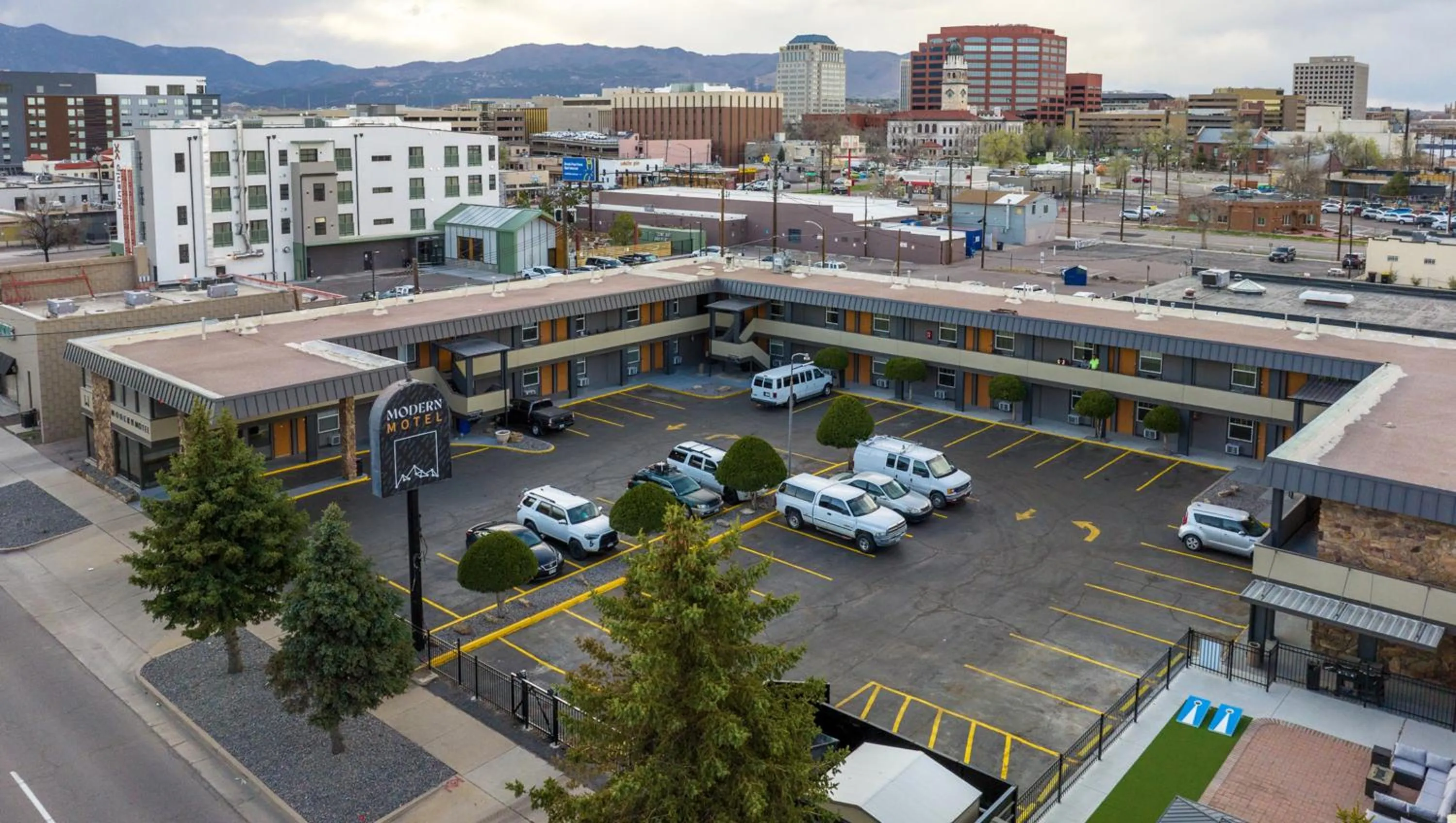 Bird's eye view in Modern Motel