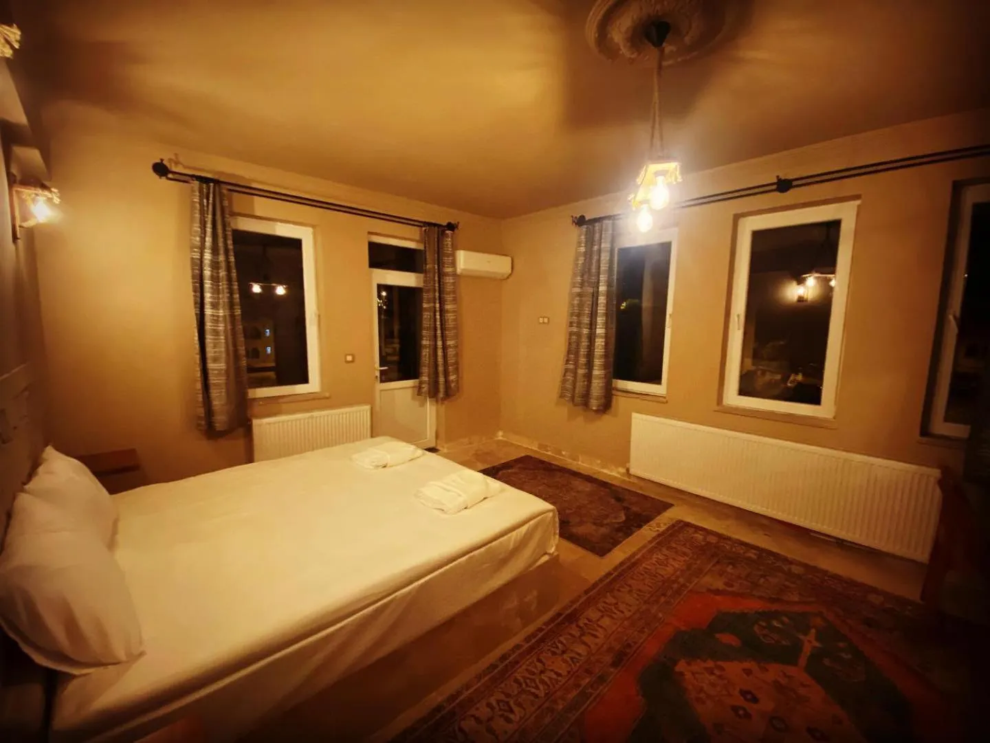 Photo of the whole room, Bed in Ala Stone House