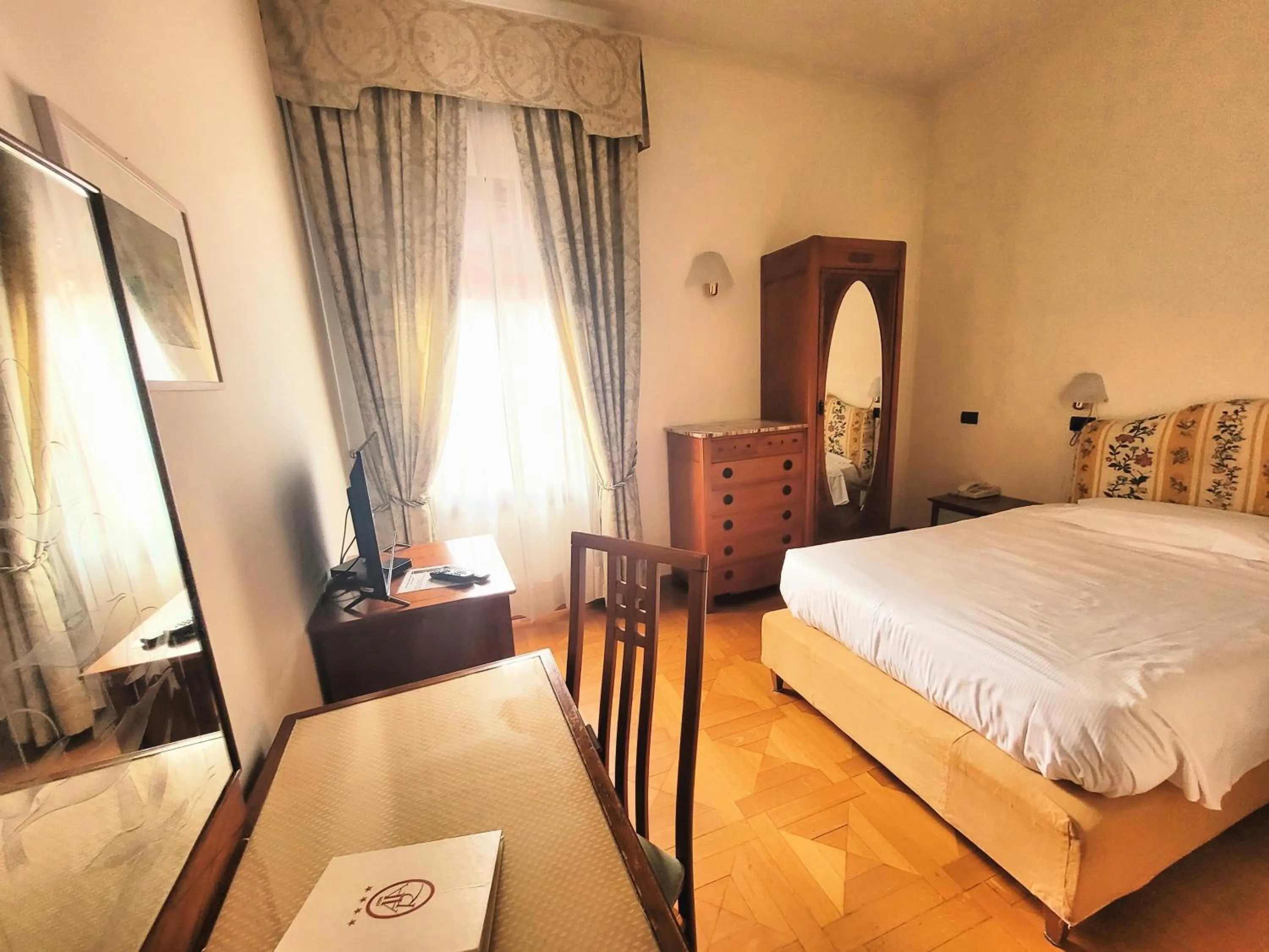 Bedroom, Bed in Alla Rocca Hotel Conference & Restaurant