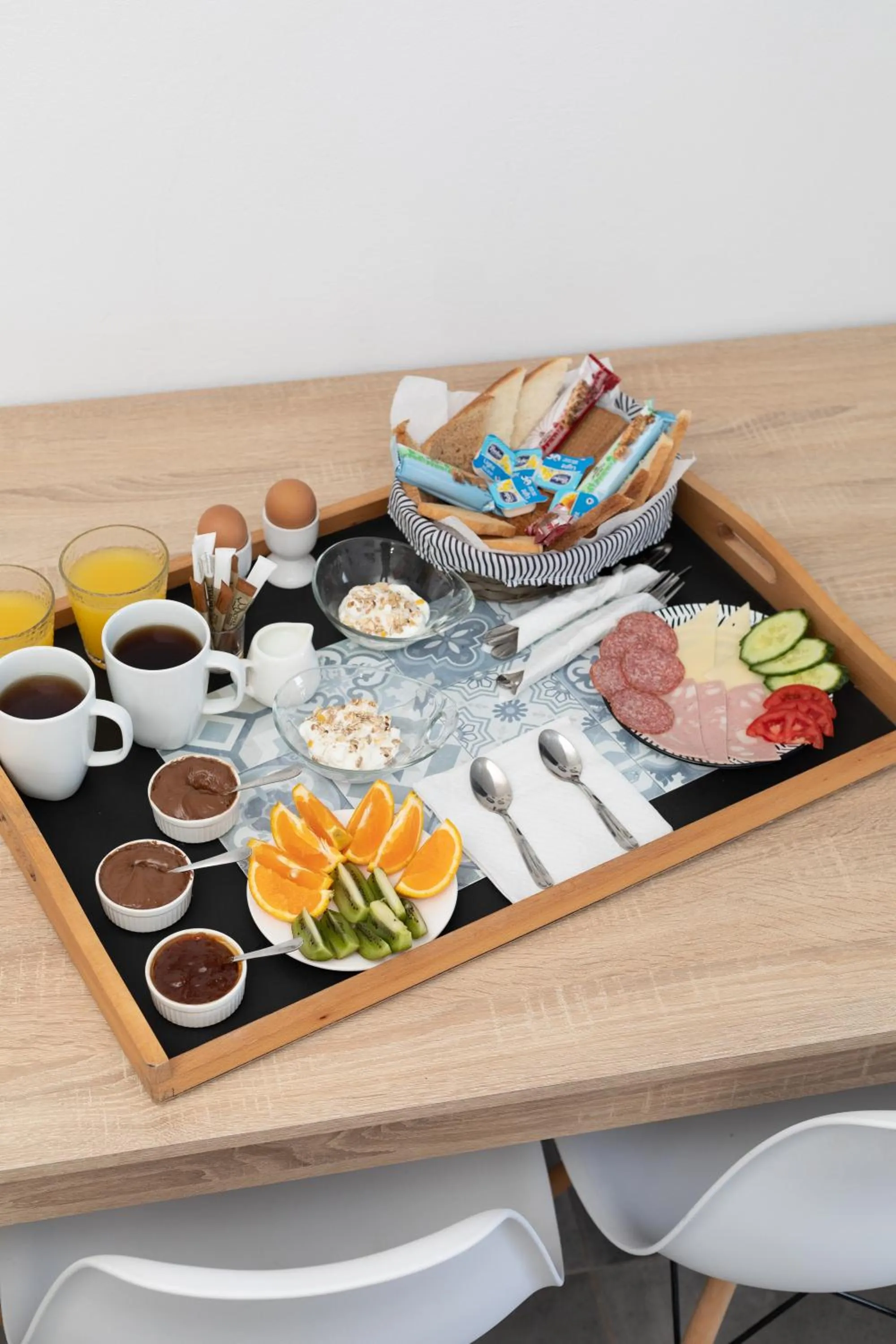 Continental breakfast in White Element