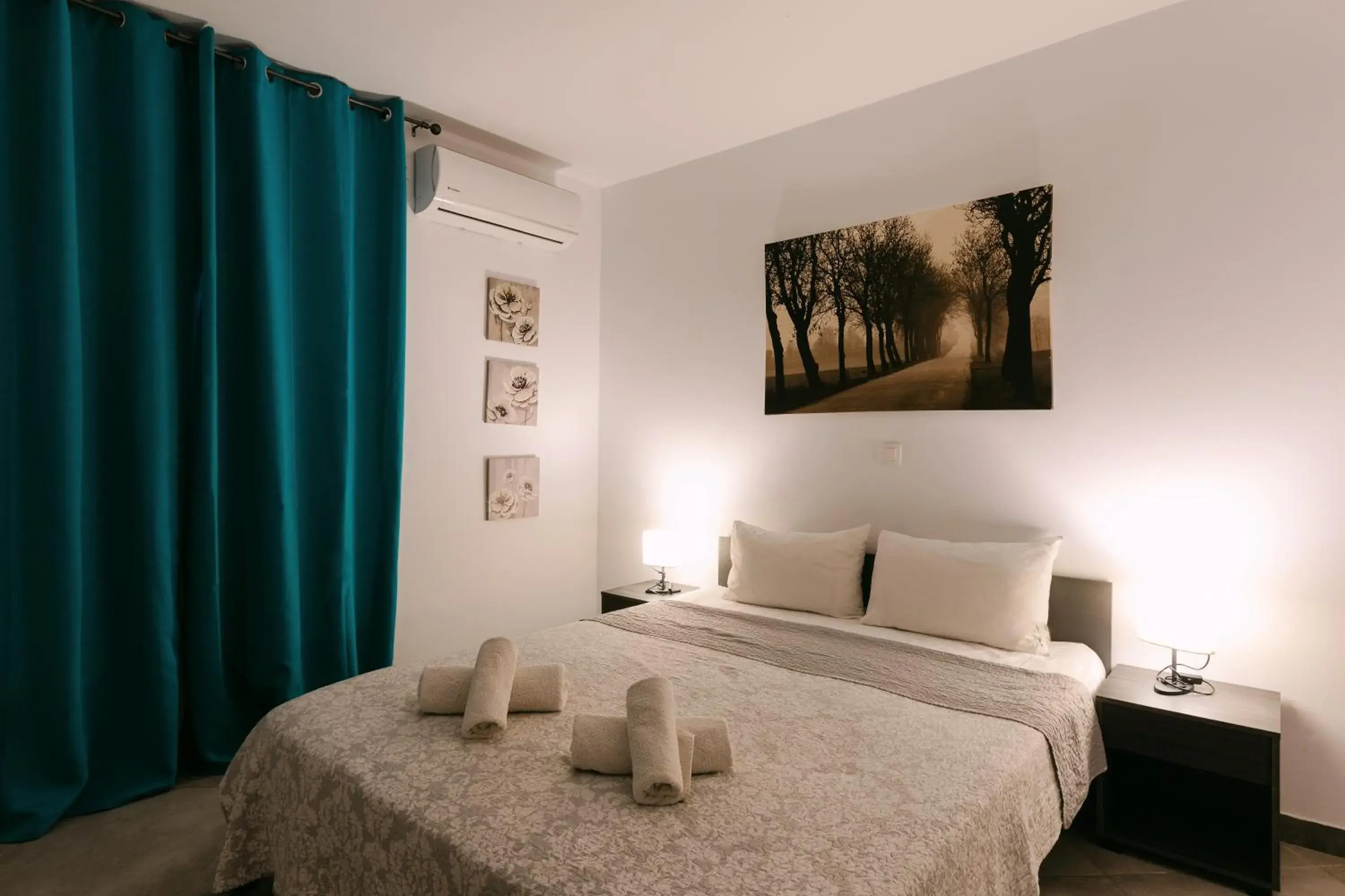 Standard Double Room in White Element Standard Double Room in White Element