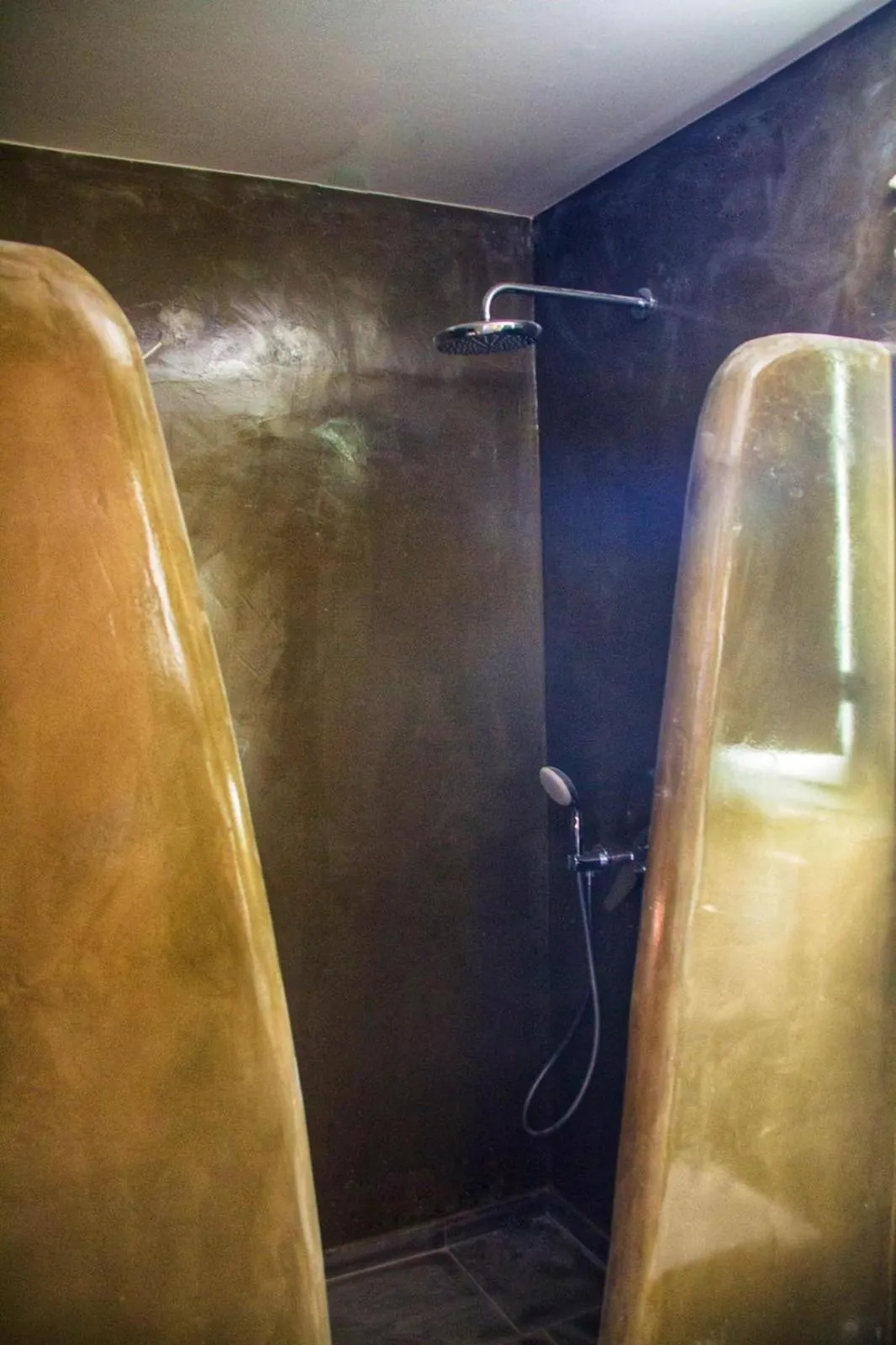 Bathroom in White Element