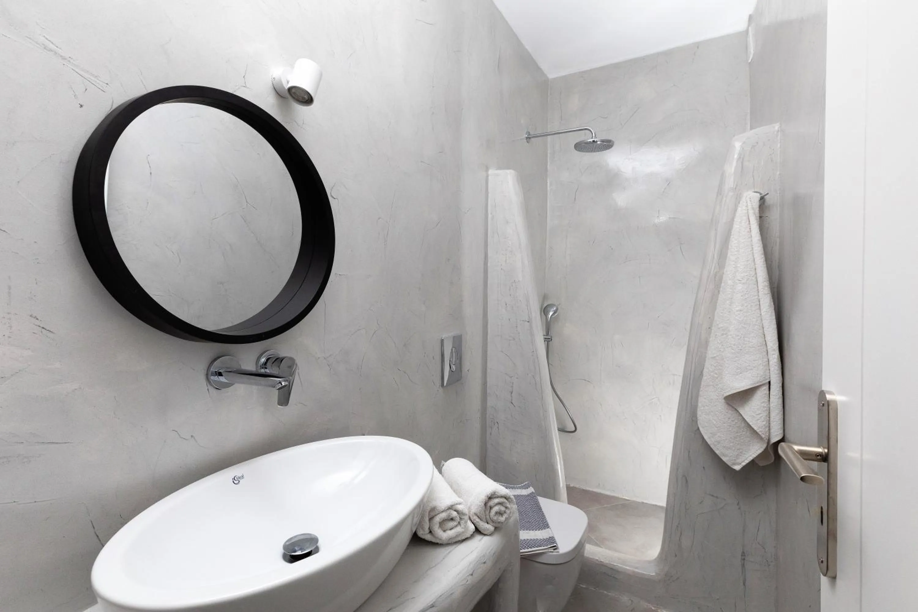 Bathroom in White Element