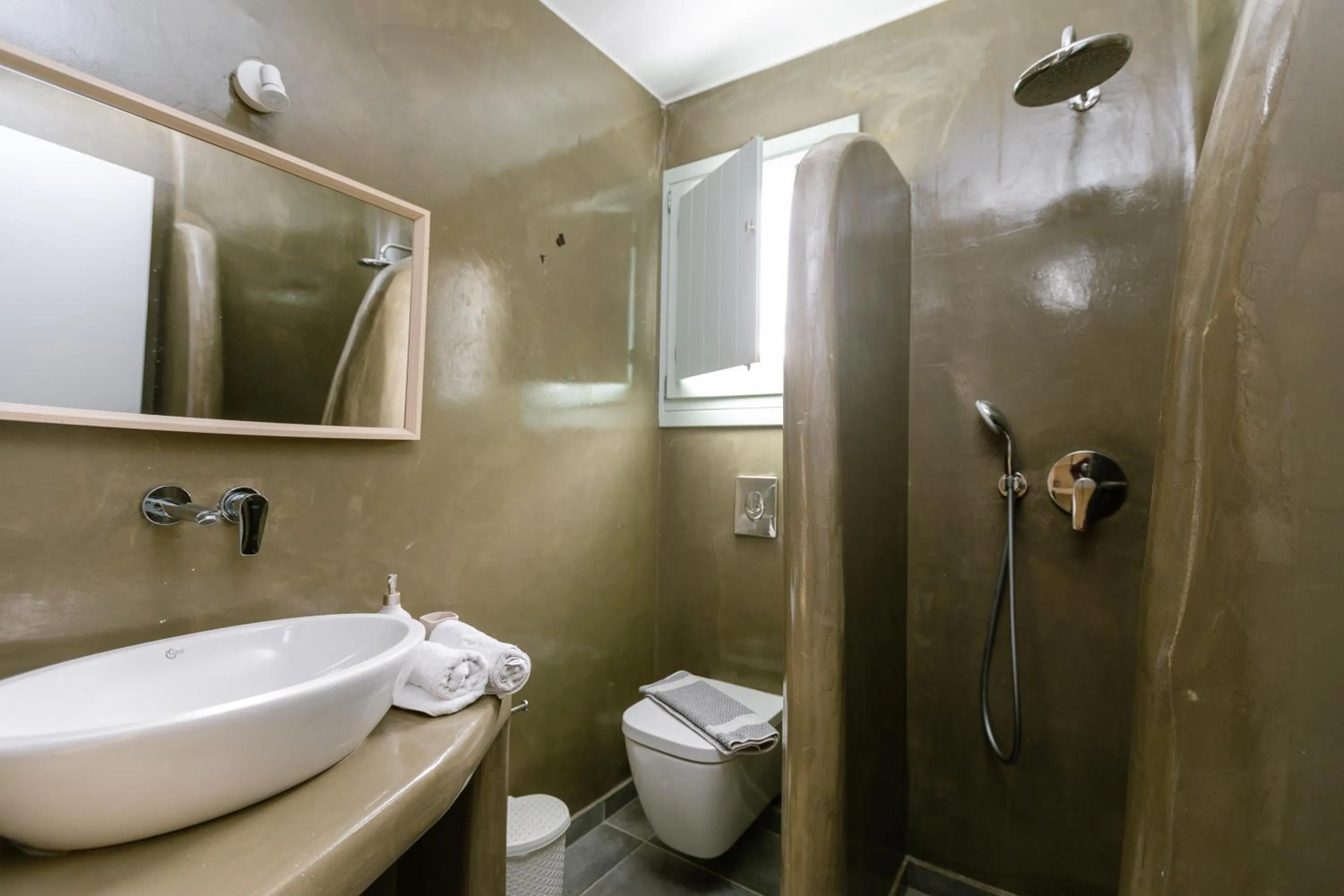 Bathroom in White Element