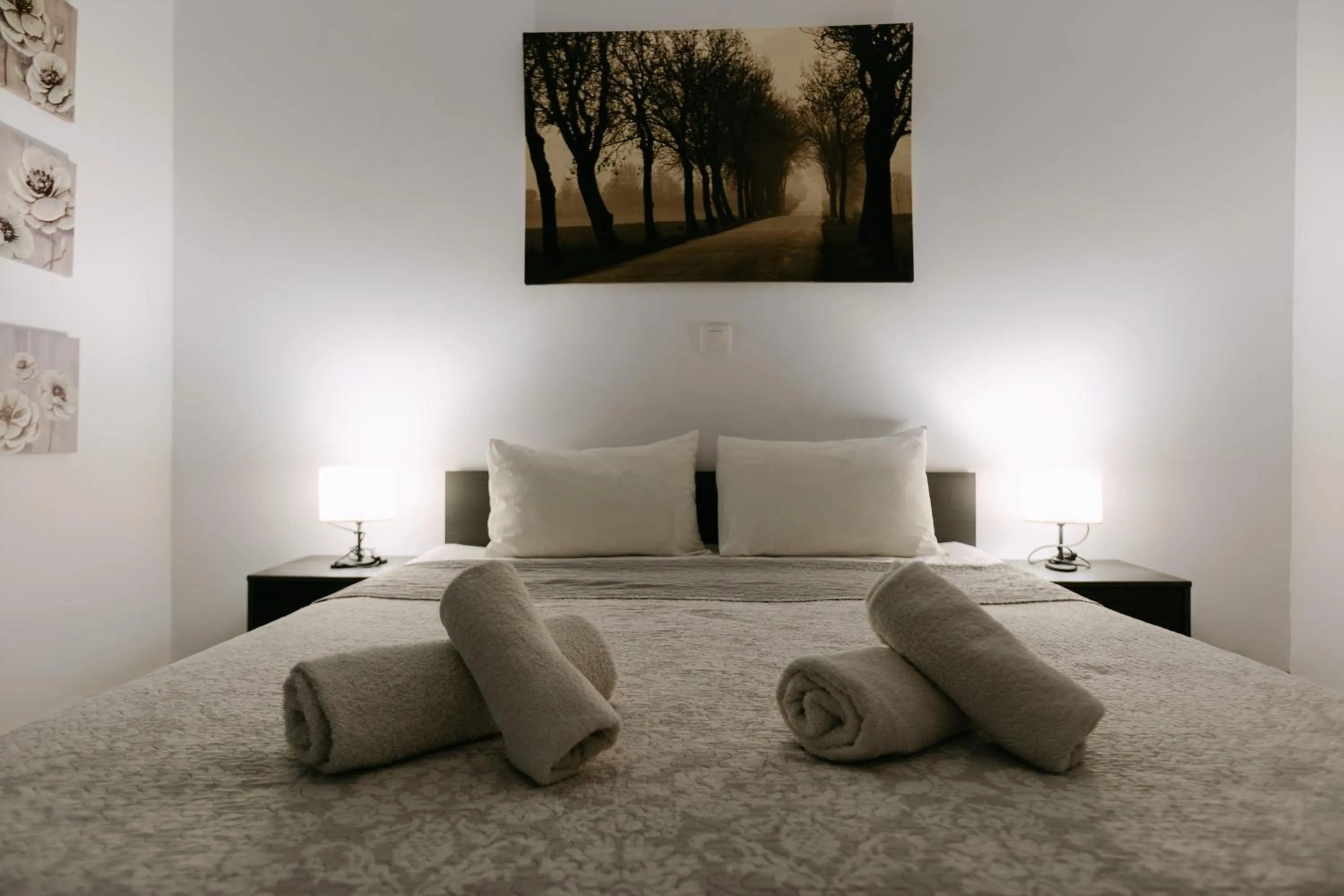 Bedroom, Bed in White Element