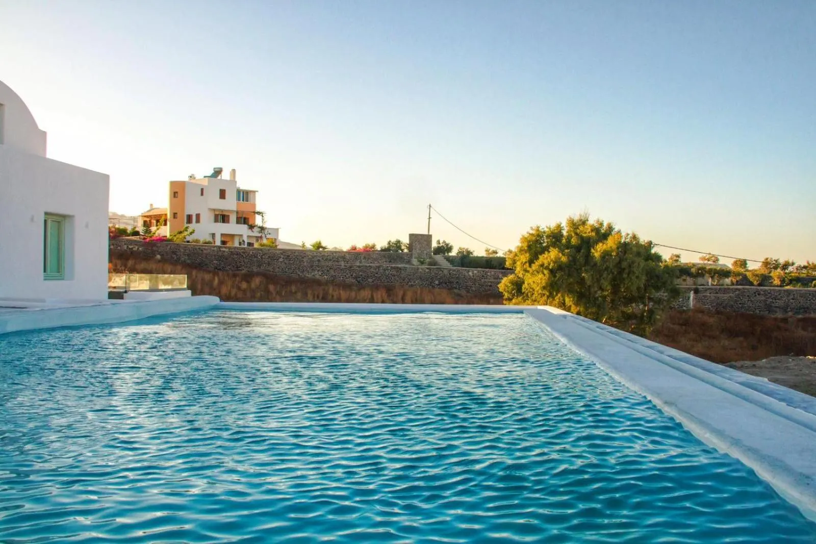 Swimming pool in White Element