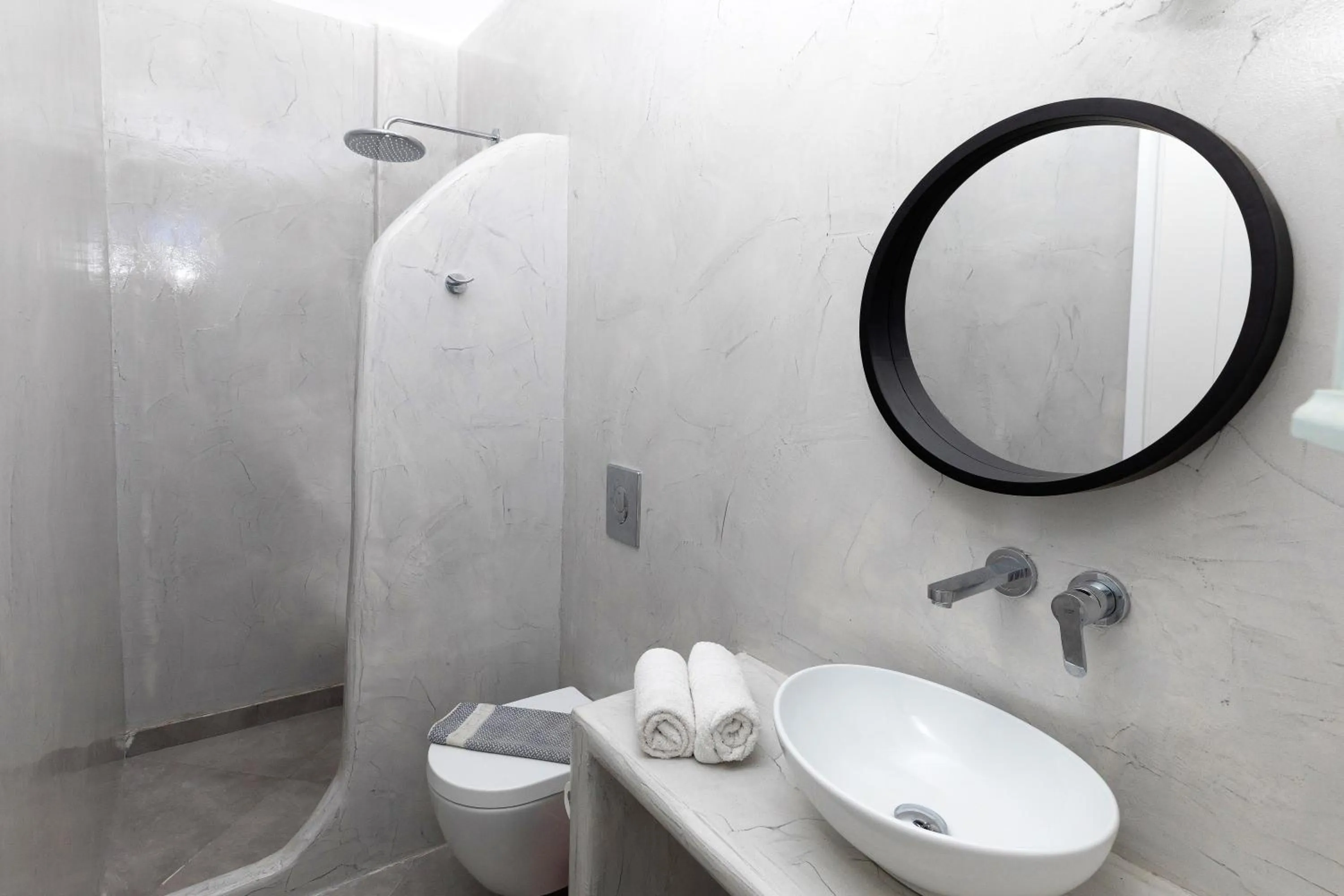 Bathroom in White Element