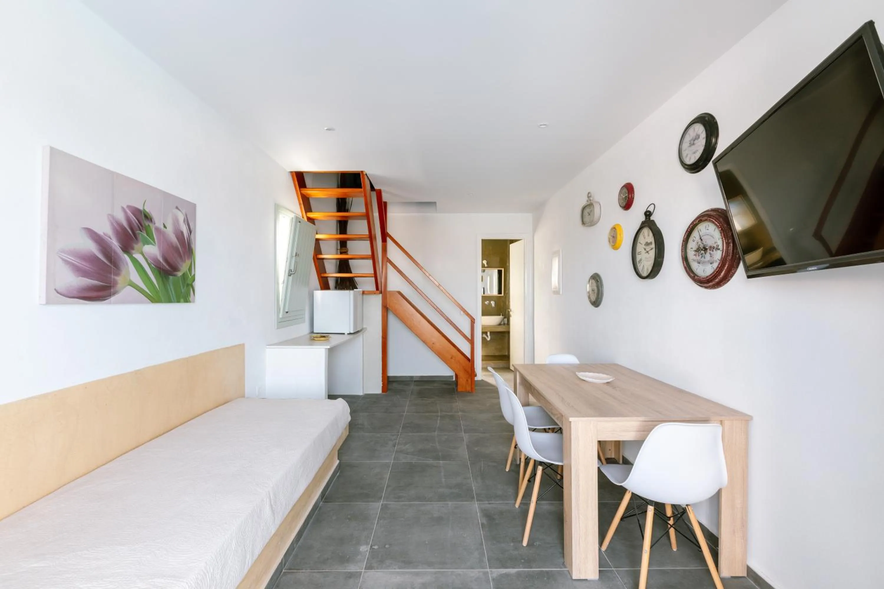Living room in White Element