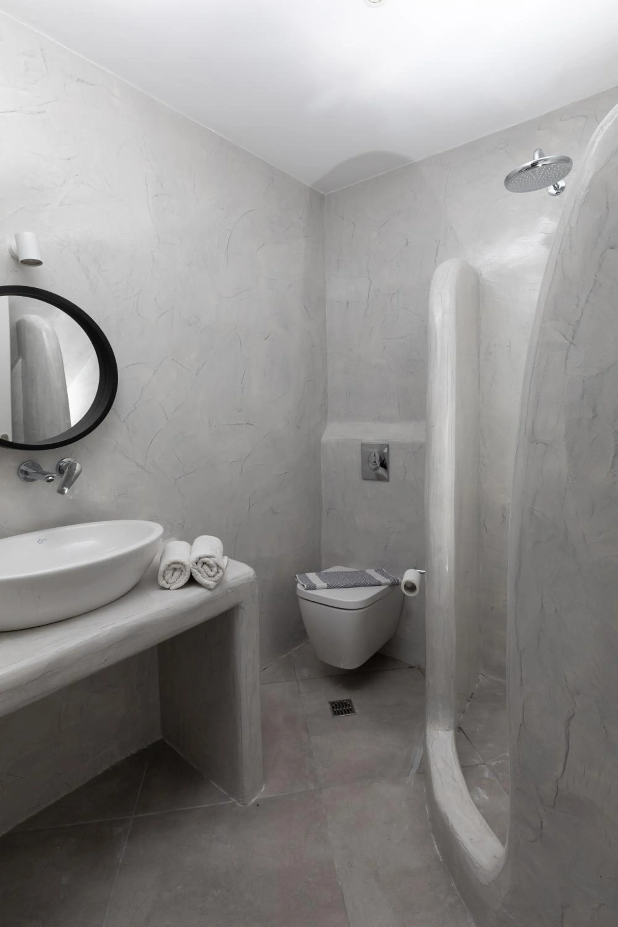 Bathroom in White Element
