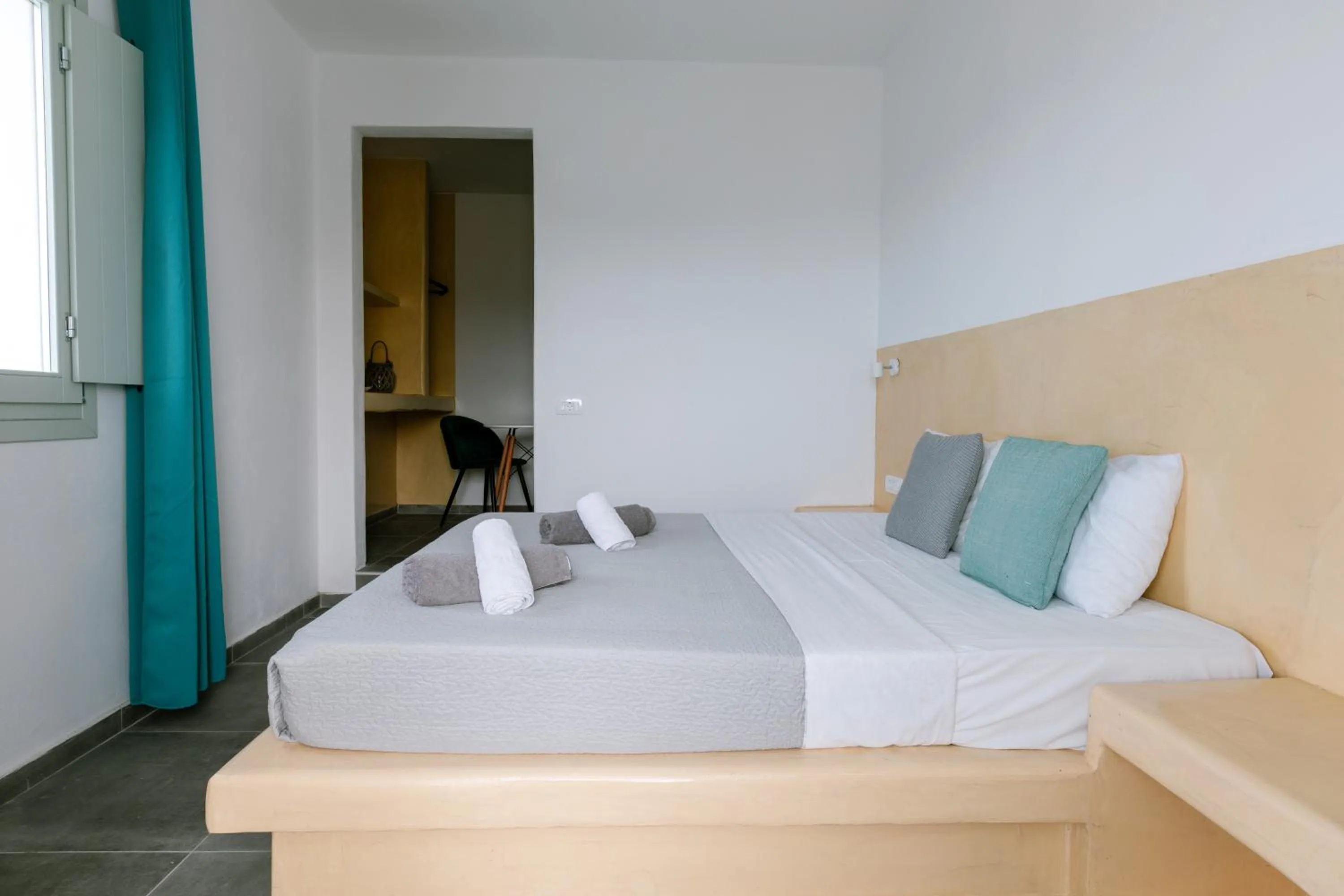 Bed in White Element