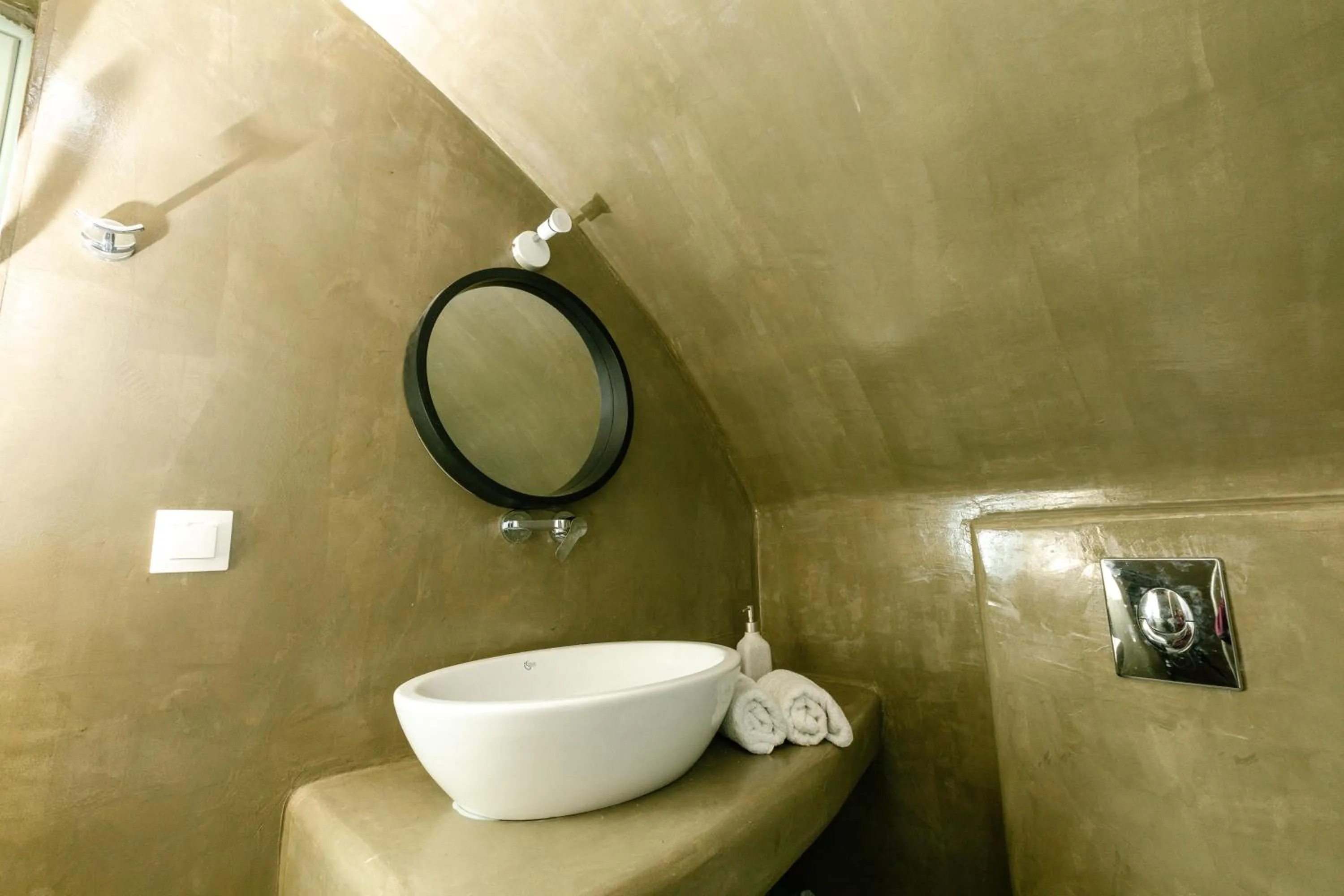 Bathroom in White Element