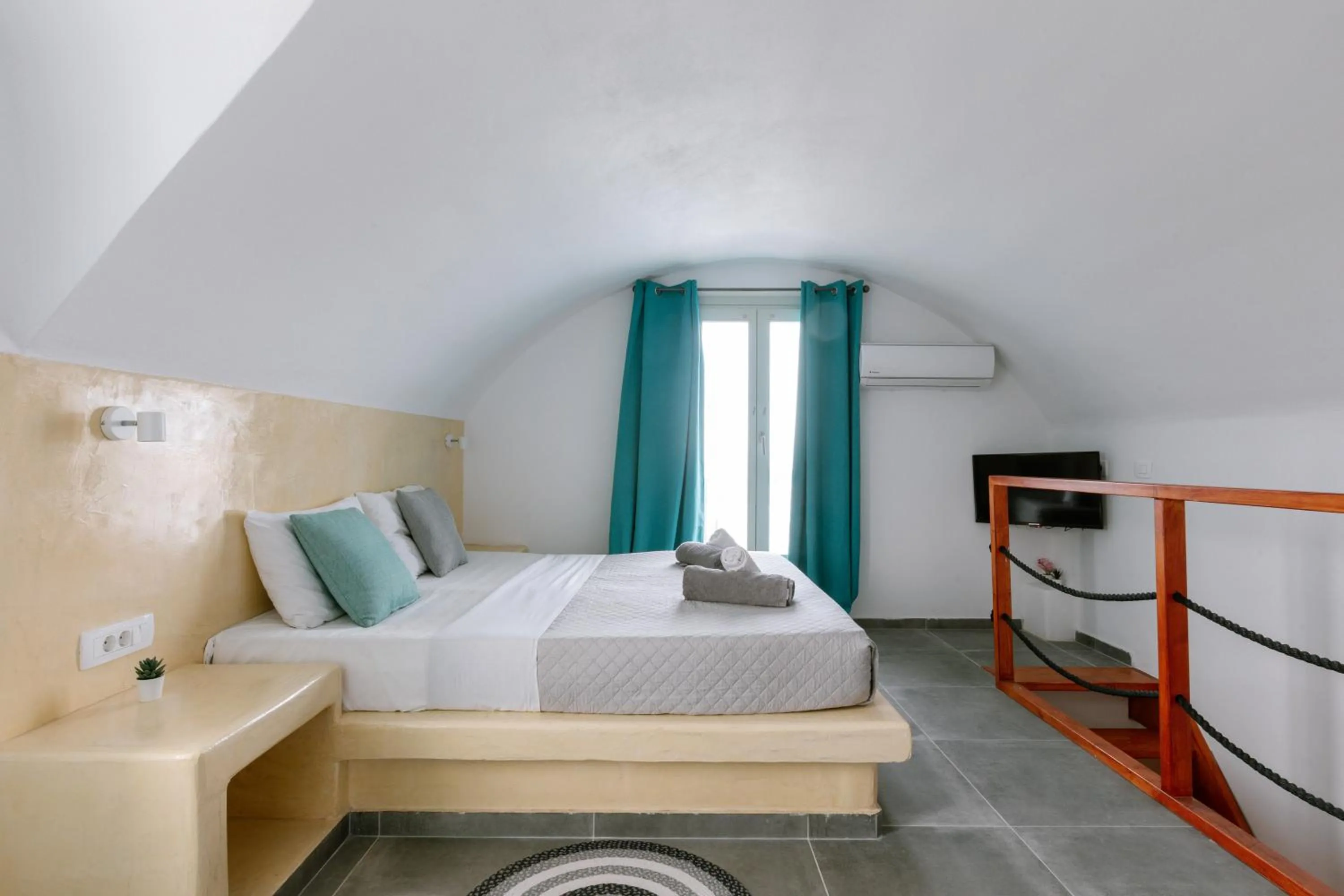 Bed in White Element