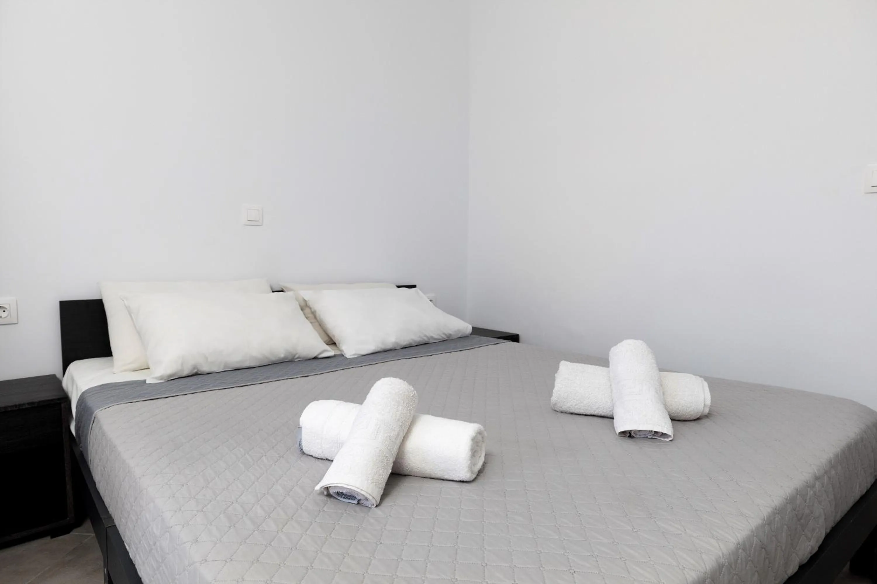 Bed in White Element