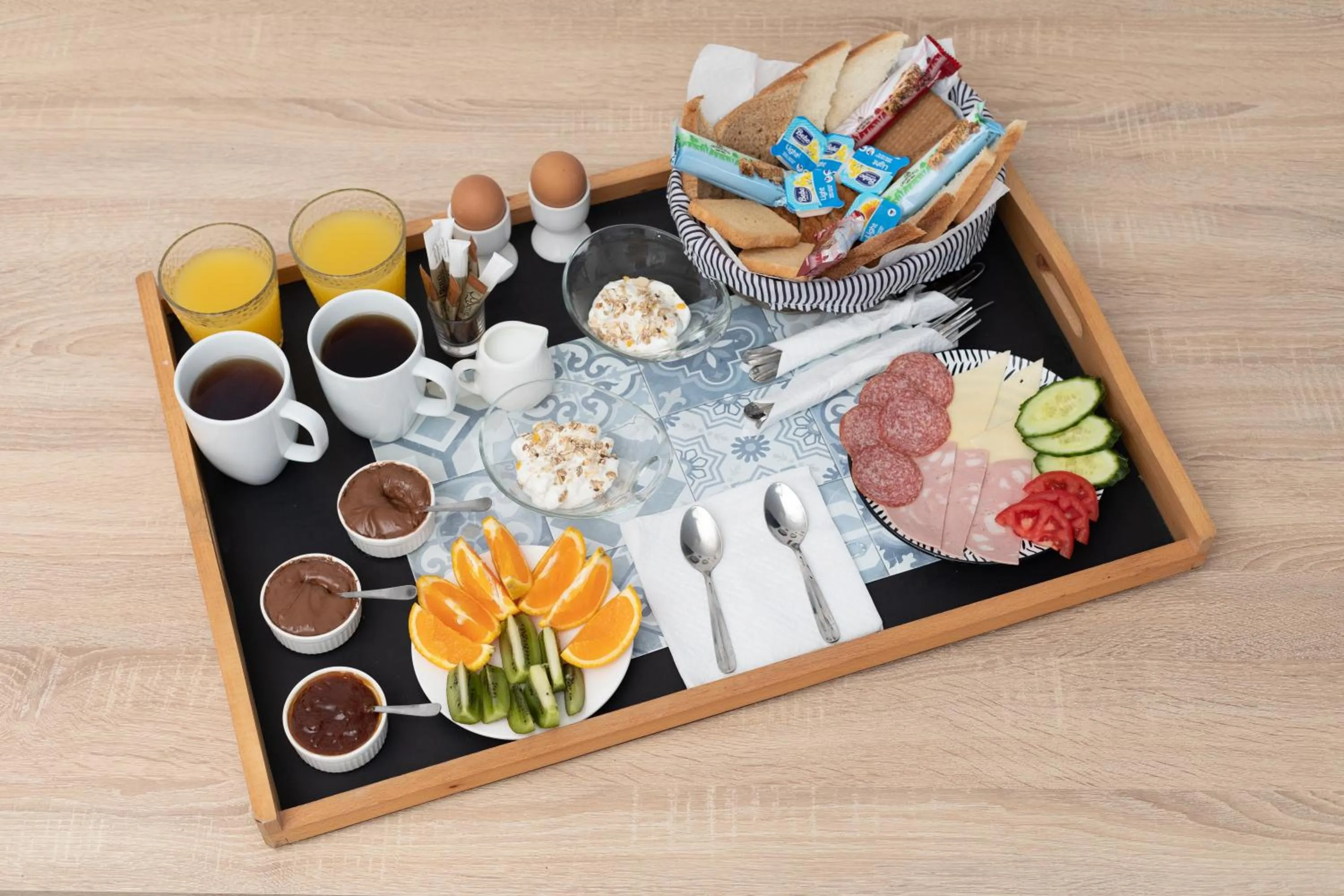 Continental breakfast in White Element