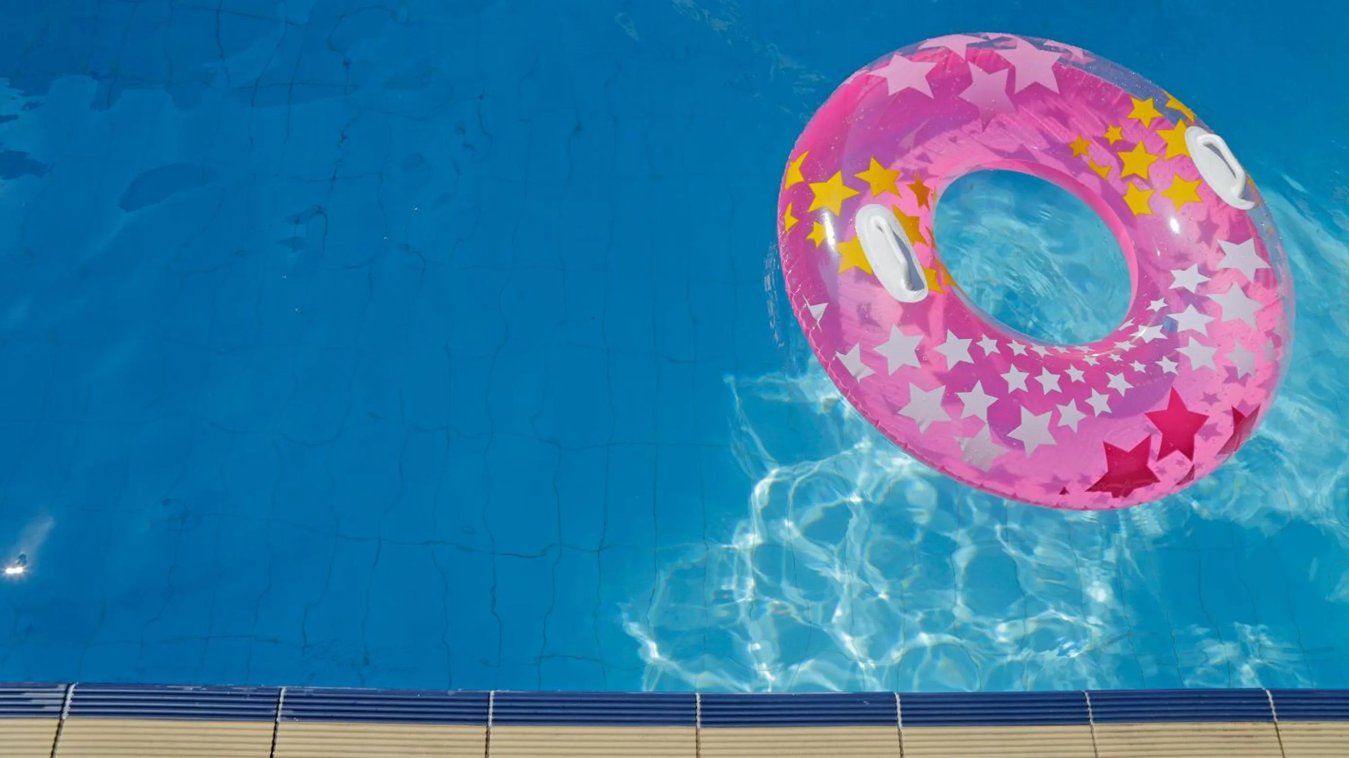 Swimming pool in Oliva Holiday Homes