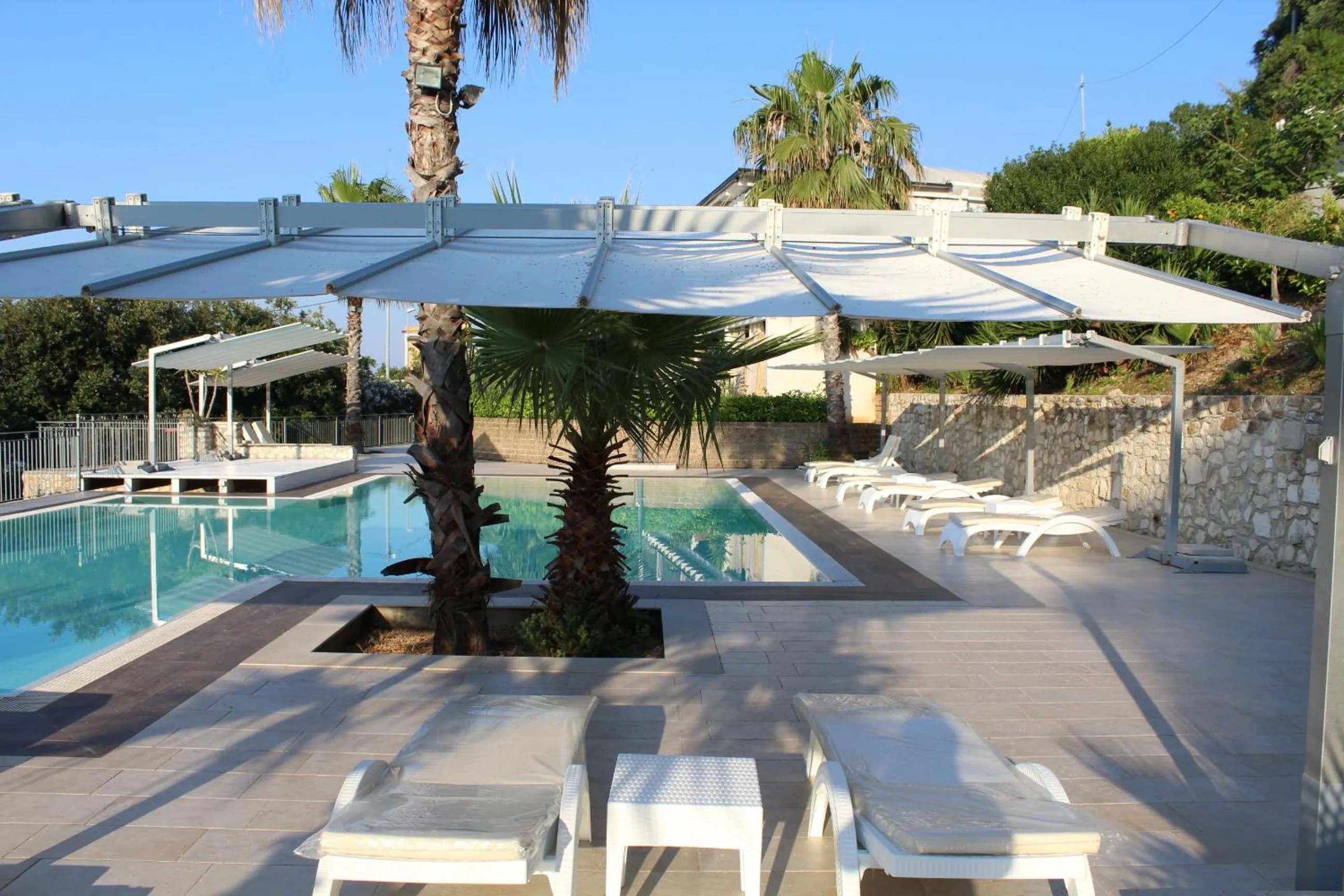 Swimming pool in Albergo Villa Vittoria