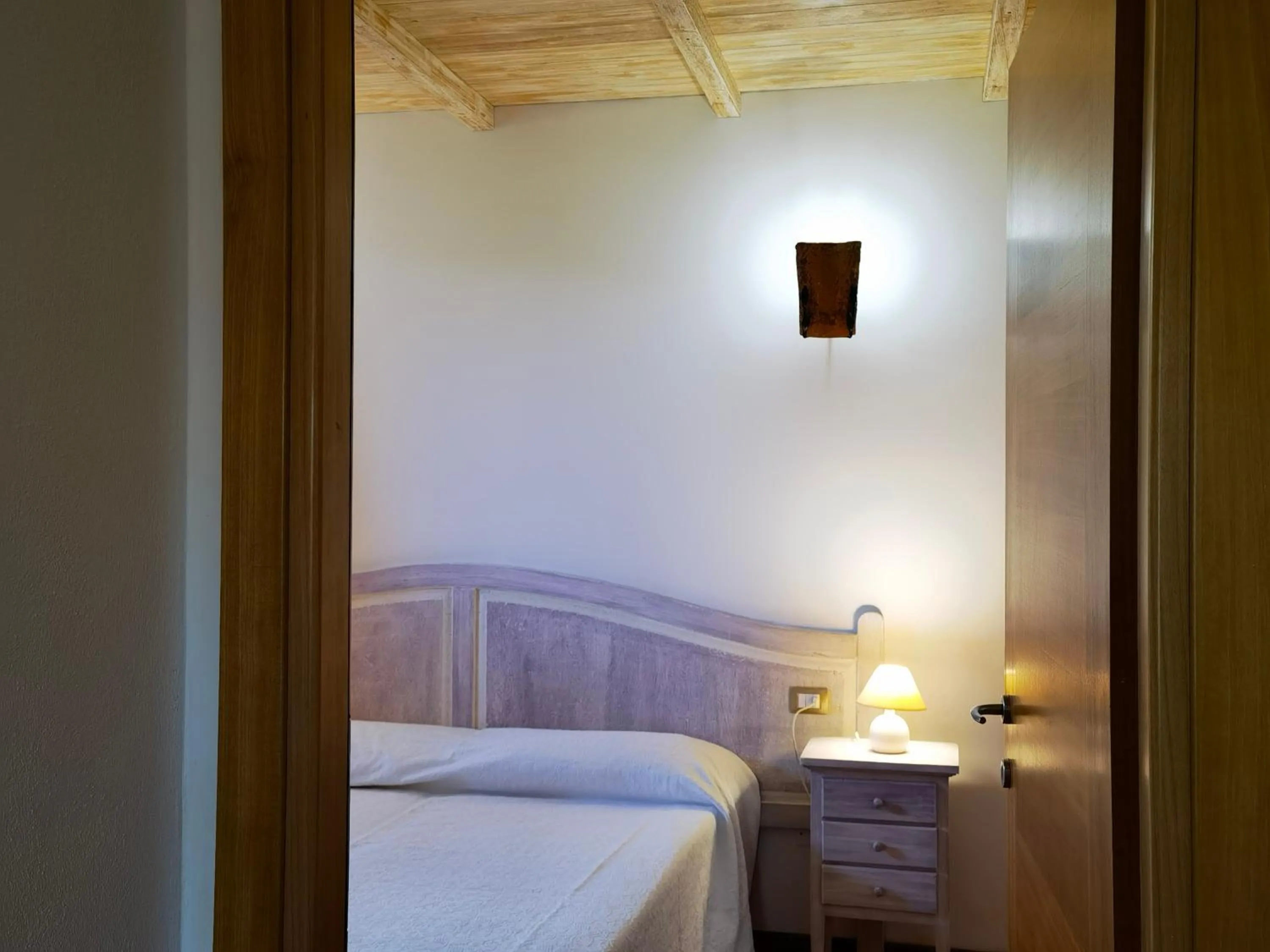 Bed in La Corte degli Ulivi - Albergo Rurale