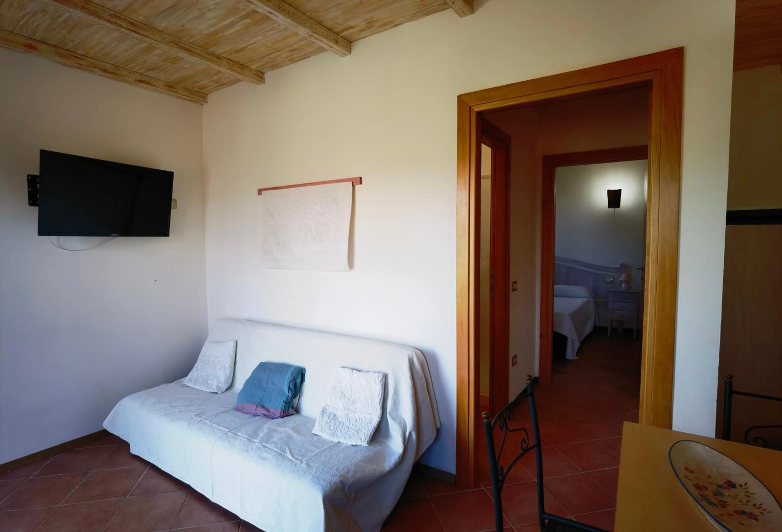 Living room, Bed in La Corte degli Ulivi - Albergo Rurale