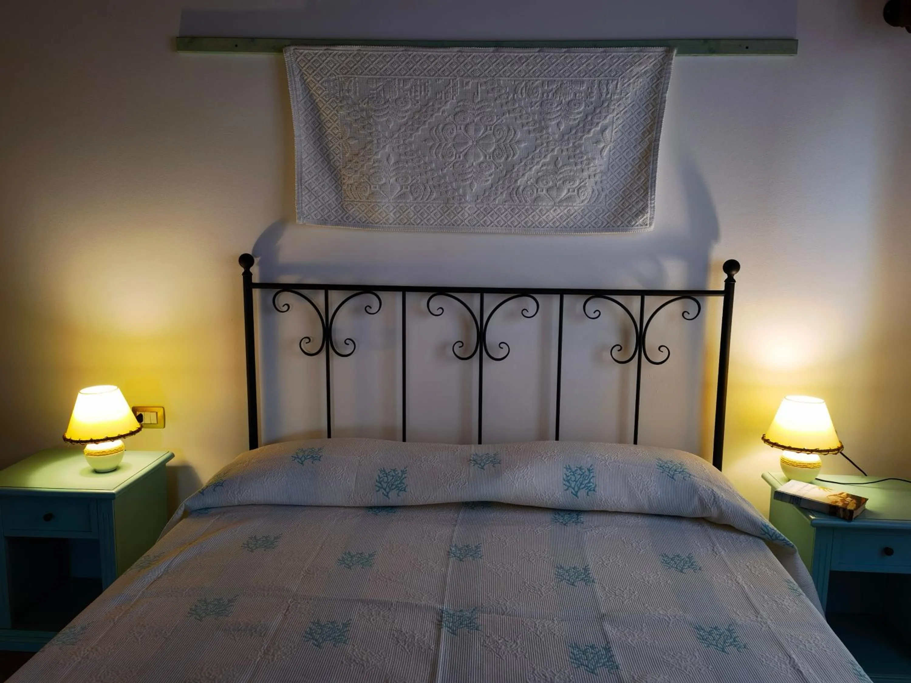 Bed in La Corte degli Ulivi - Albergo Rurale