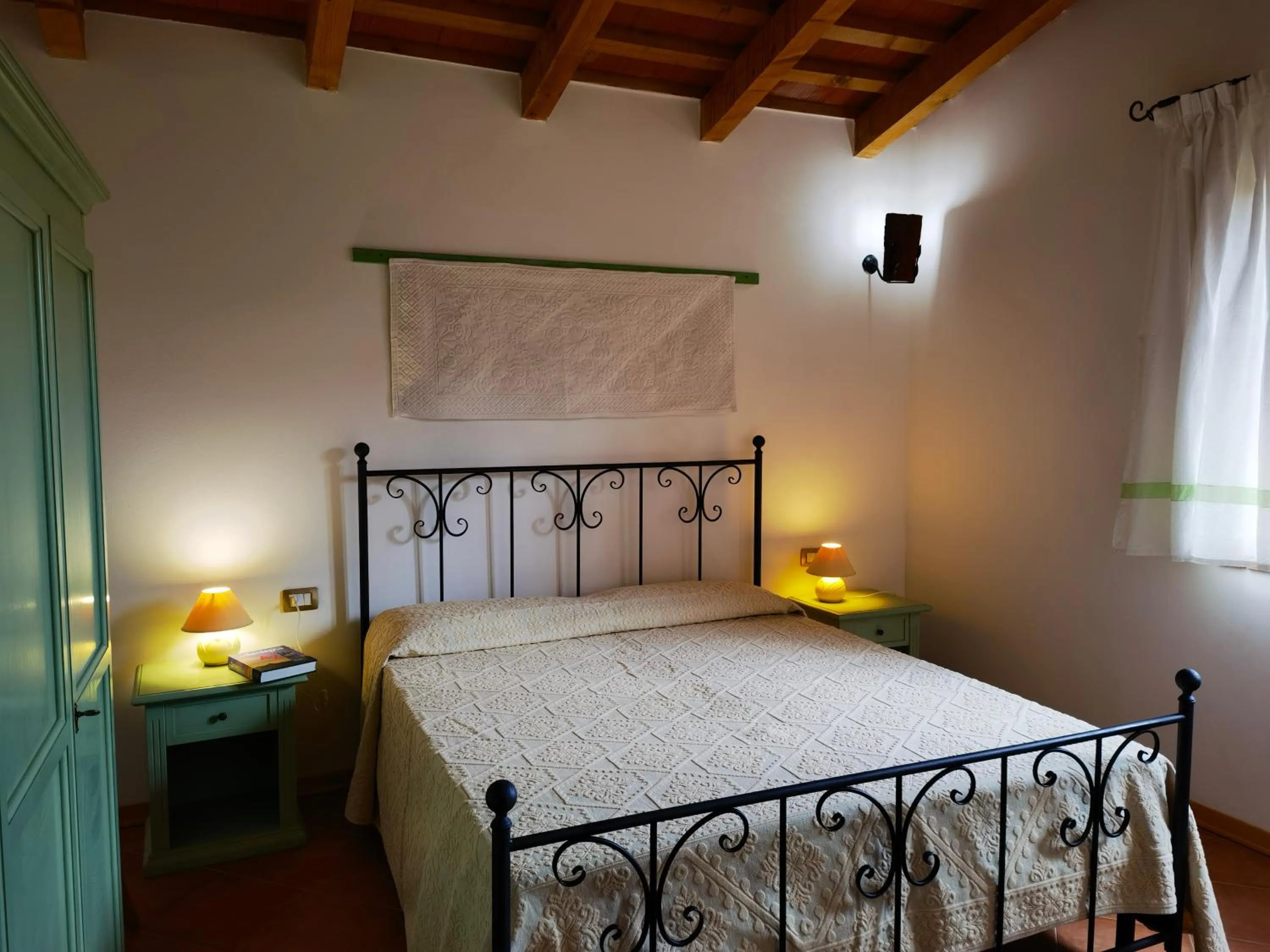 Bed in La Corte degli Ulivi - Albergo Rurale