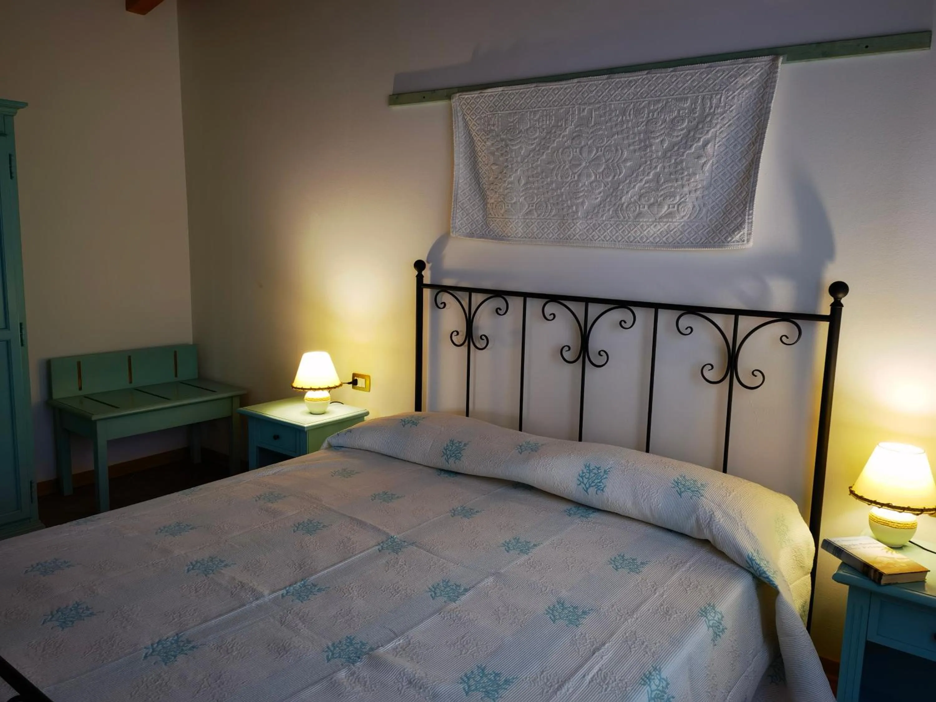 Bed in La Corte degli Ulivi - Albergo Rurale
