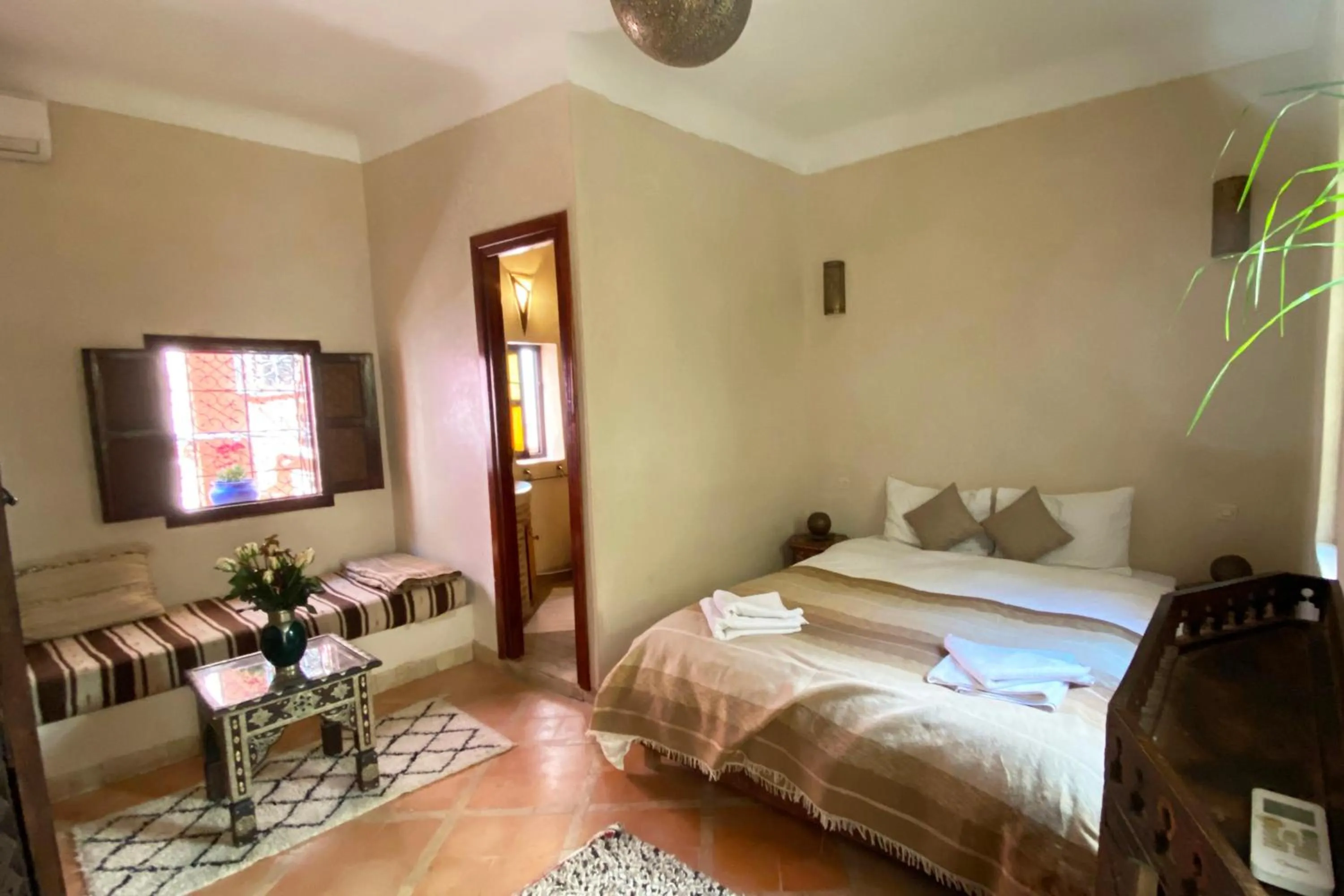 Photo of the whole room, Bed in Riad Of The Storks