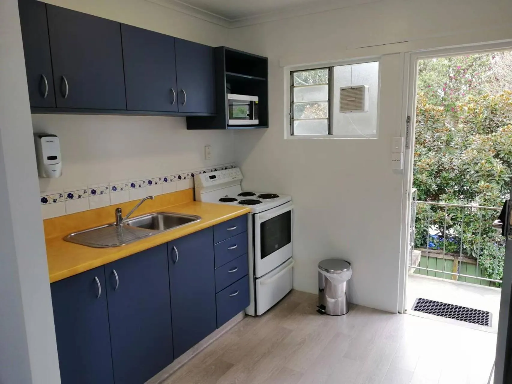 Kitchen or kitchenette in Stanley Apartments