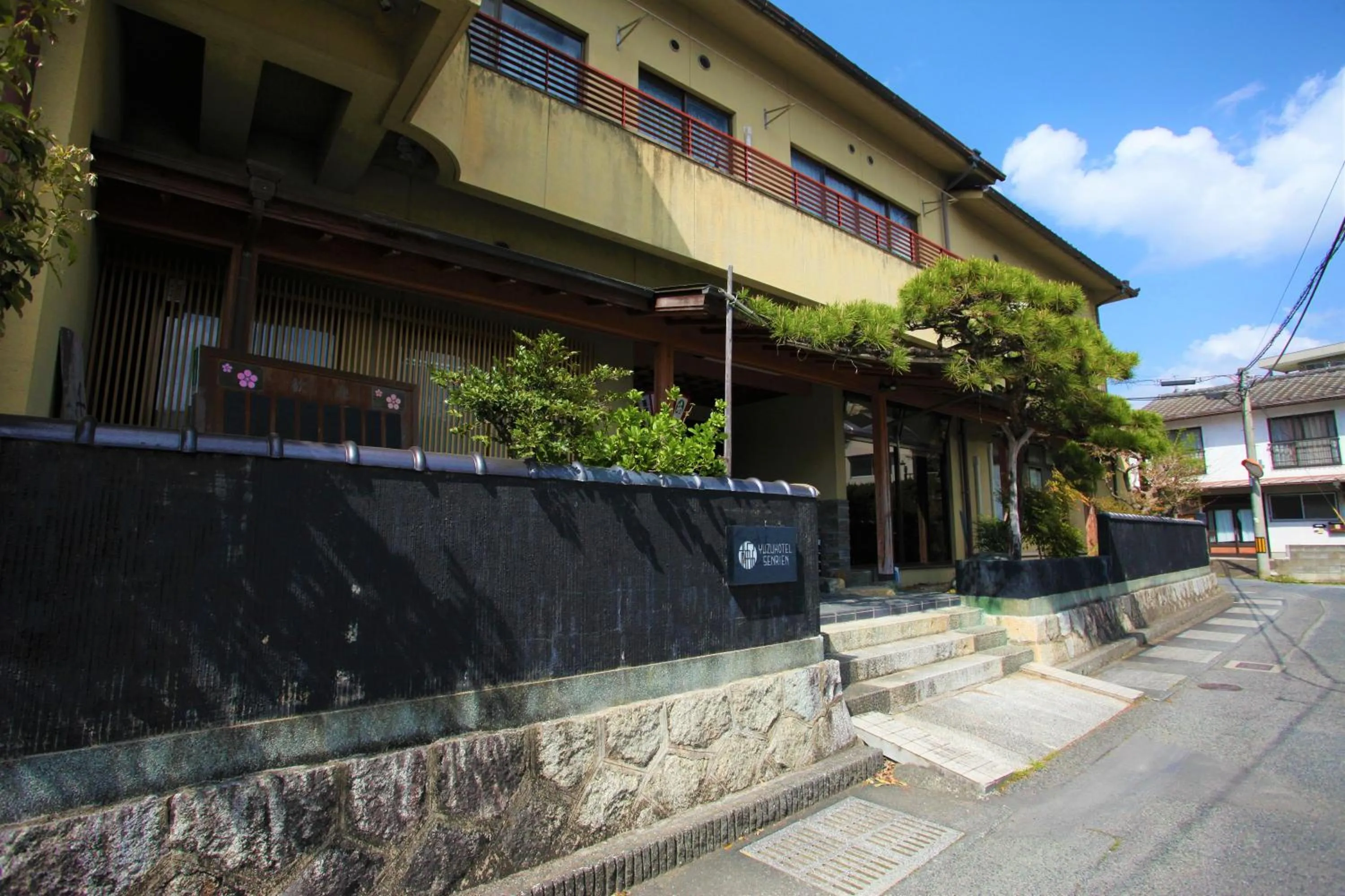 Property building in Yuzunoyado Senrien