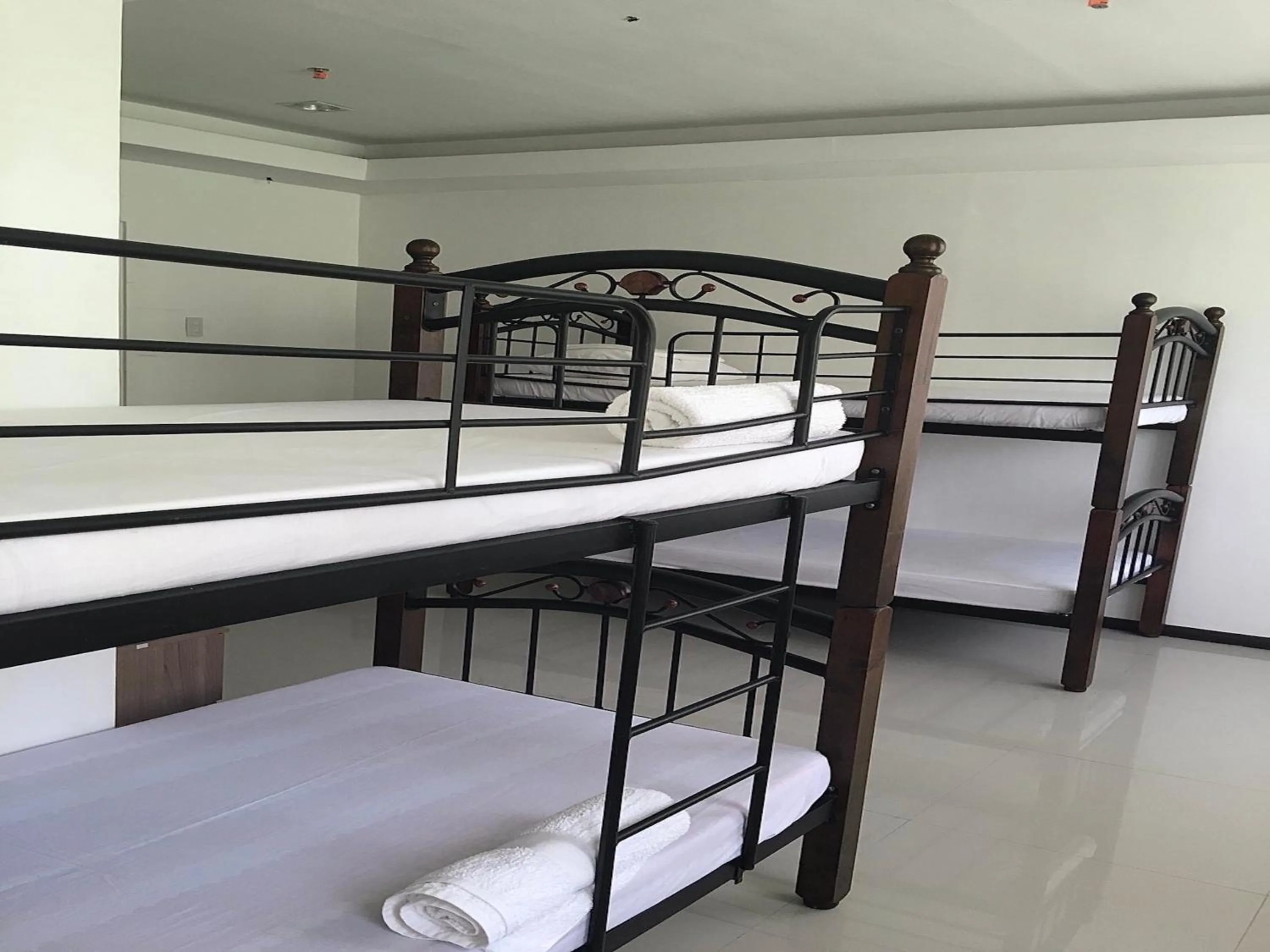 4-Bed Mixed Dormitory Room in OYO 921 Sorrento Hotel And Resort