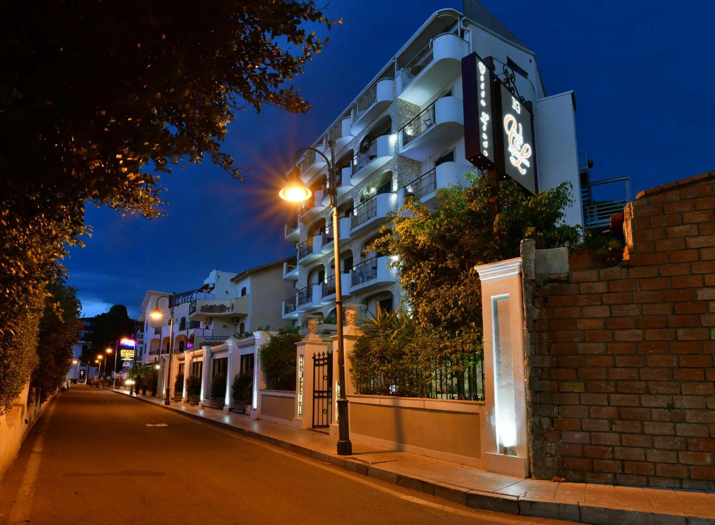 Property building in Hotel & Apartments Villa Linda