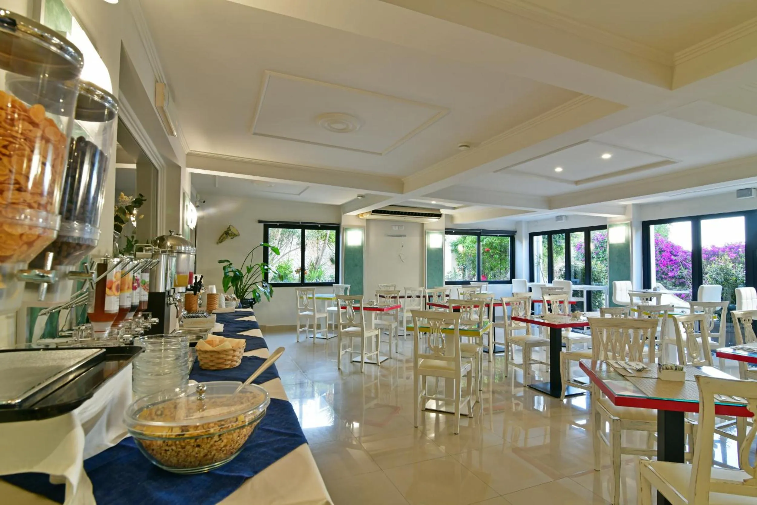 Restaurant/places to eat in Hotel & Apartments Villa Linda