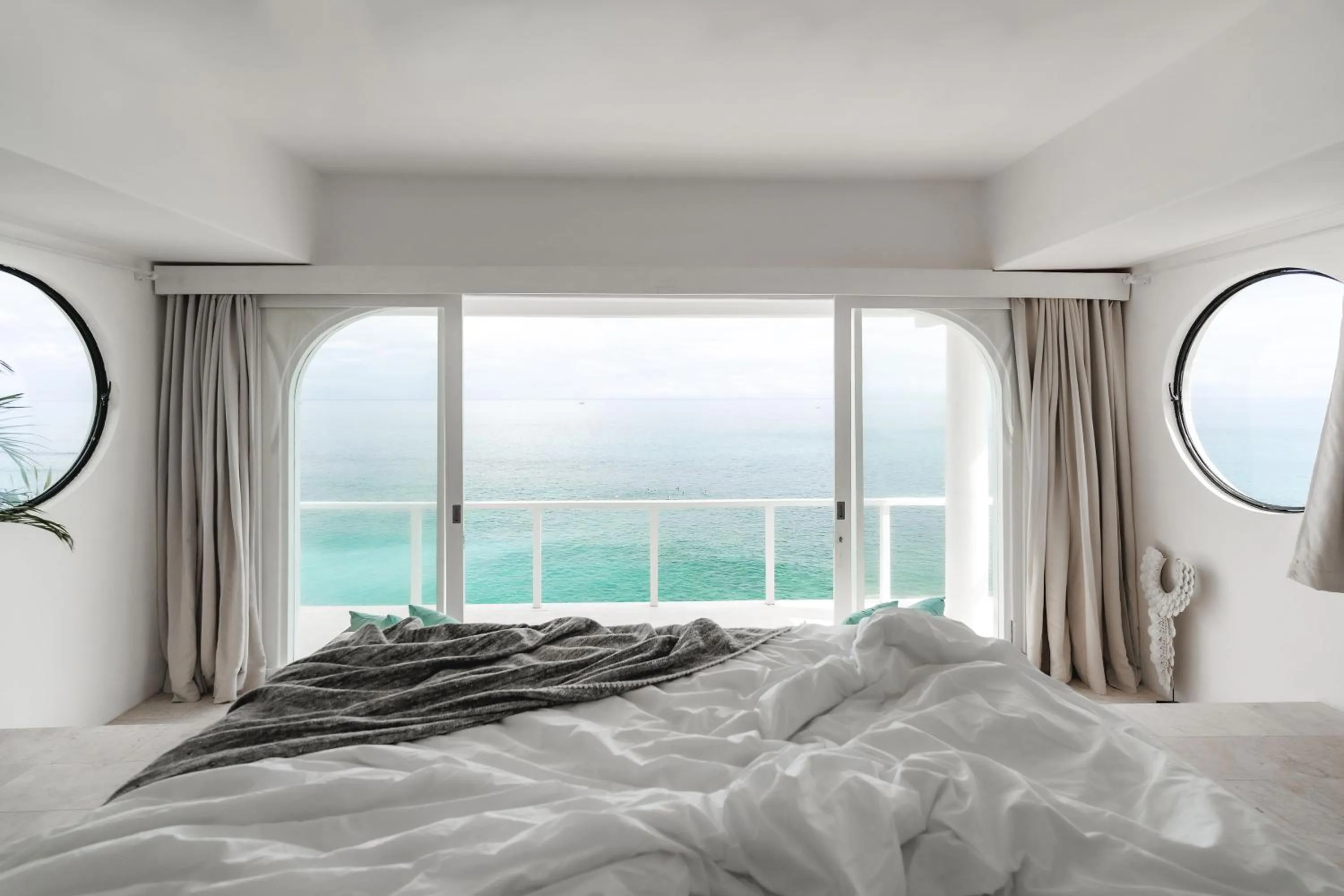 Bedroom in Blue Ocean Bingin